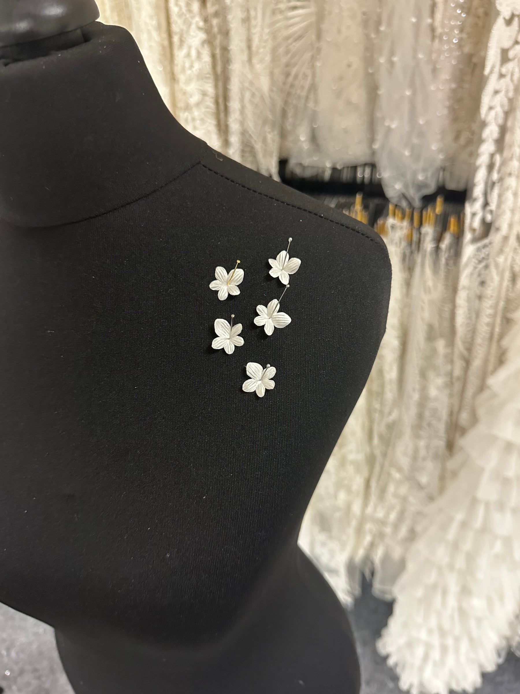 Fleurs en satin écologique ivoire - MM0036 (Sachet de 144)