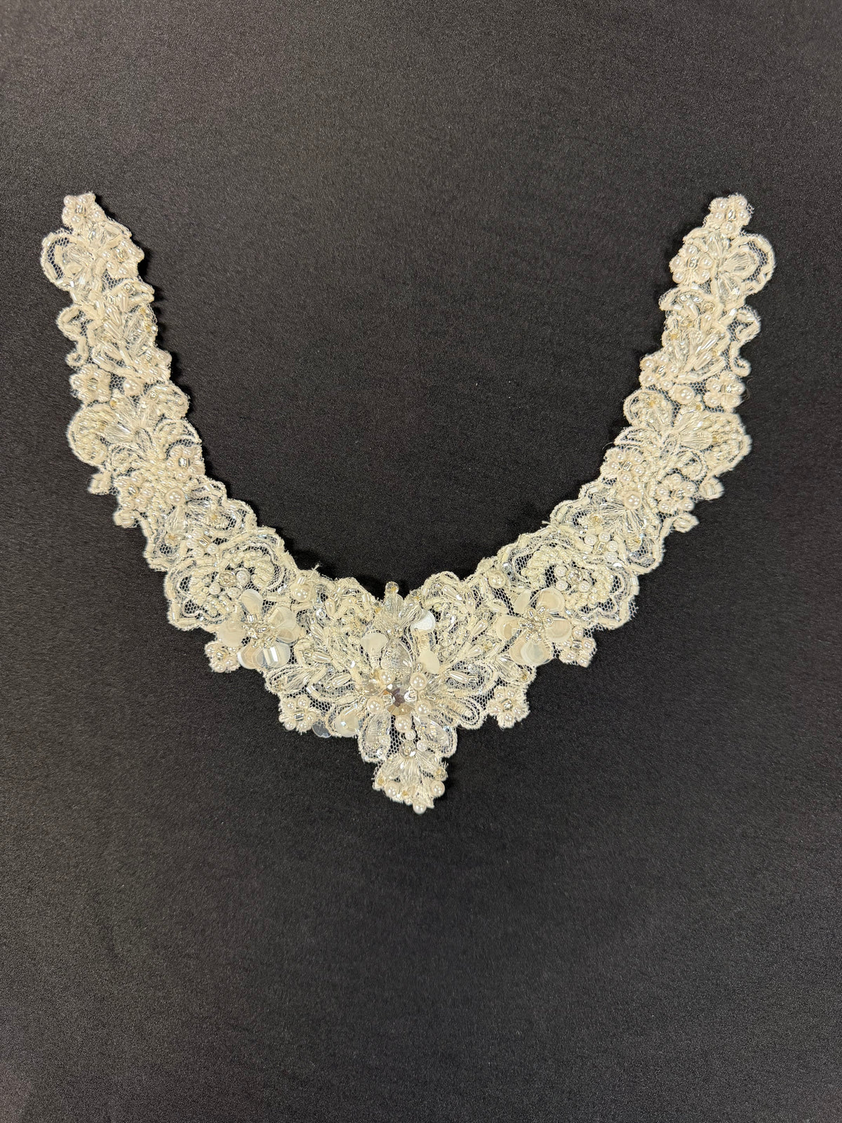 Appliqué perlé ivoire/argent - T608