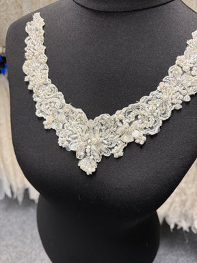 Appliqué perlé ivoire/argent - T608