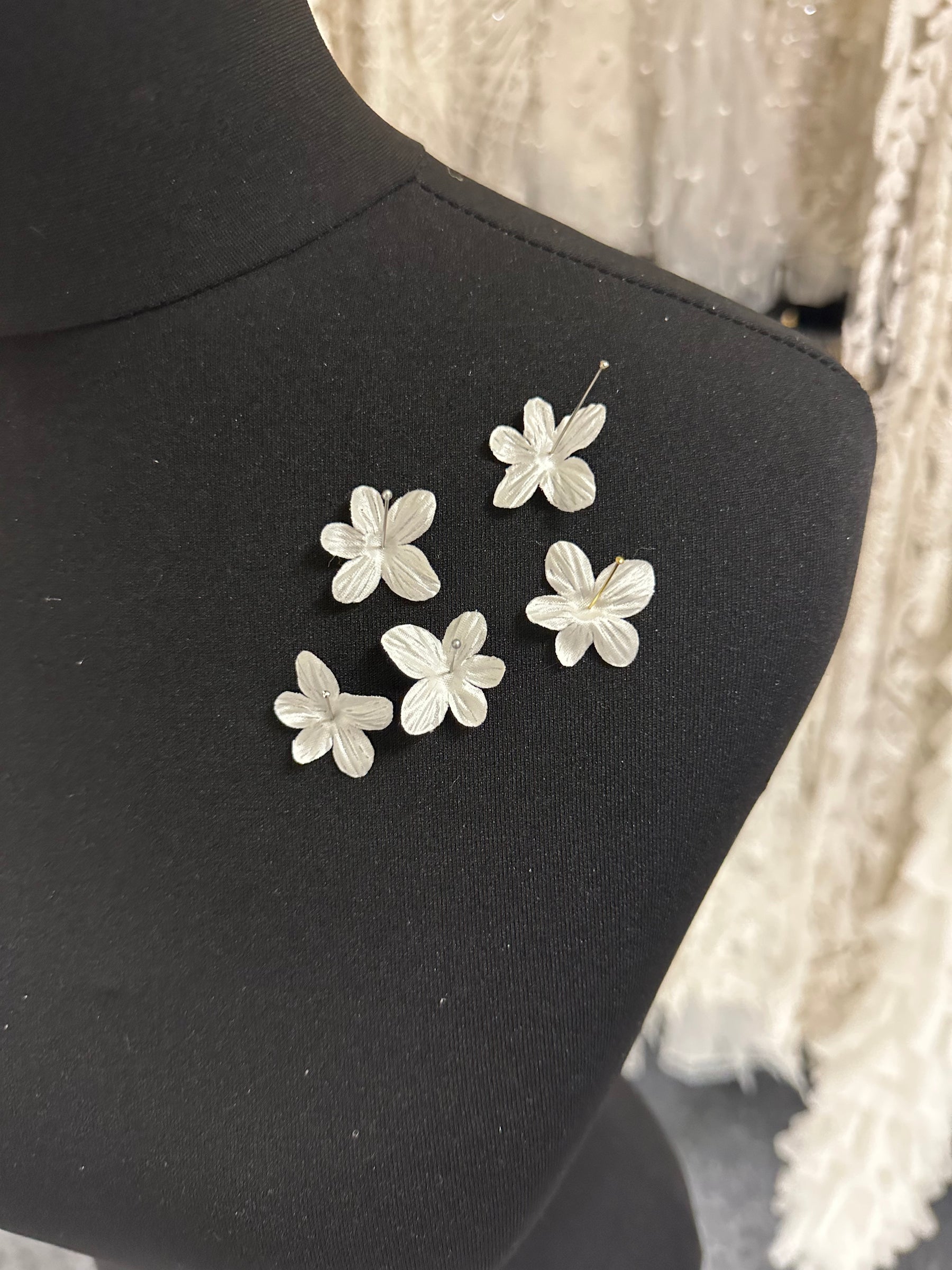 Fleurs ivoire à 5 pétales - MM0035 (Sachet de 144)