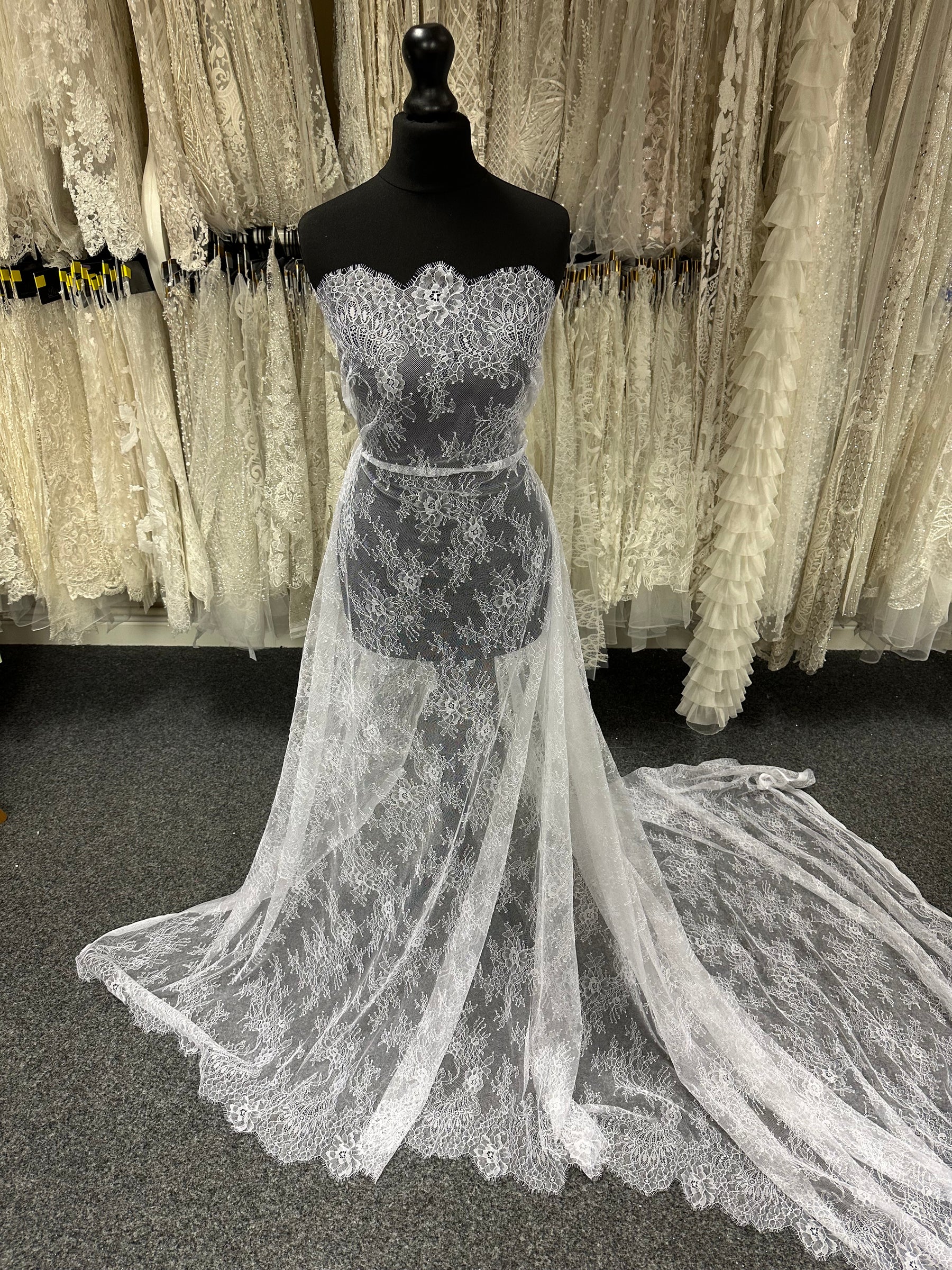 Dentelle Raschel blanche - P223