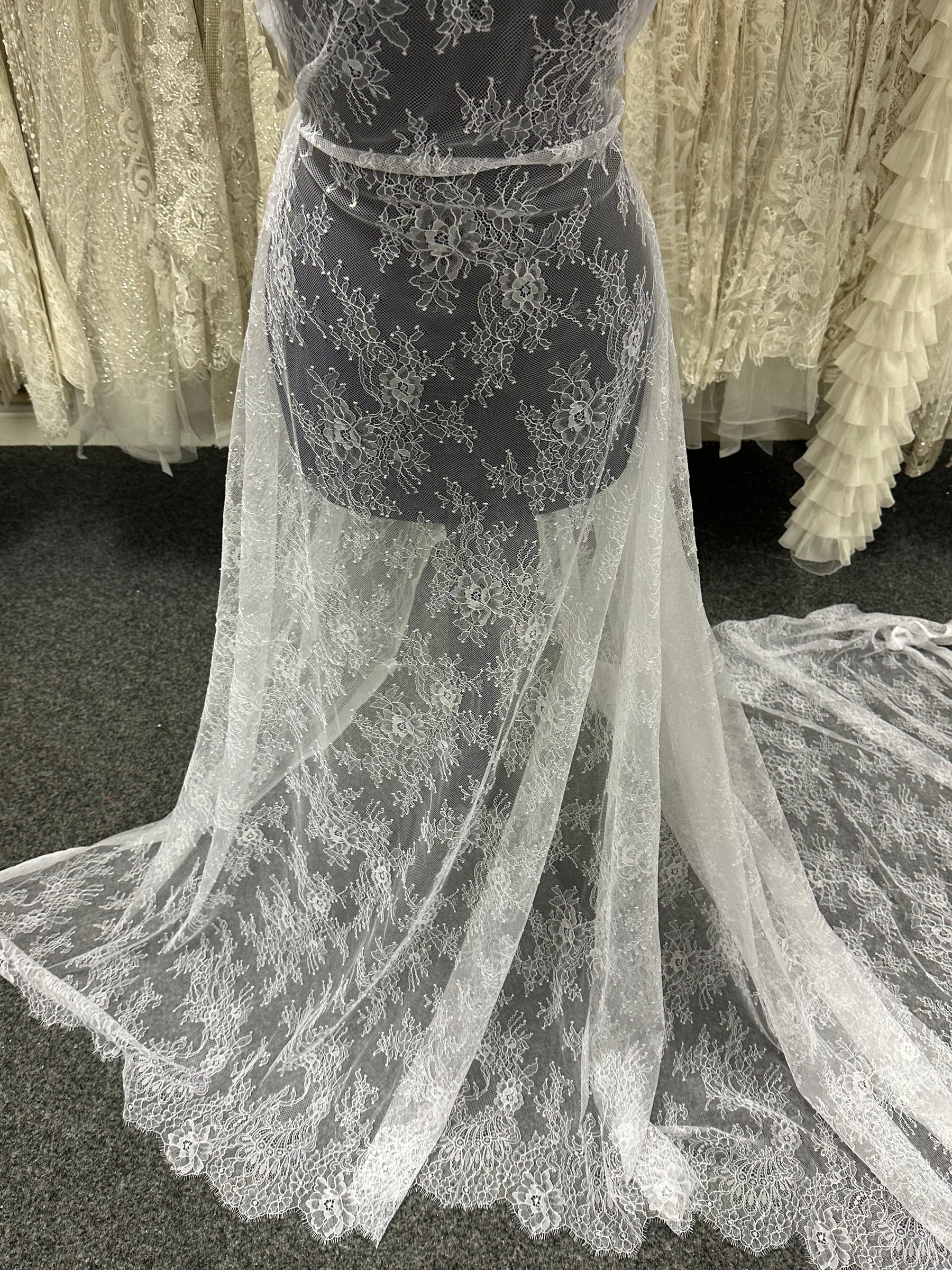 Dentelle Raschel blanche - P223