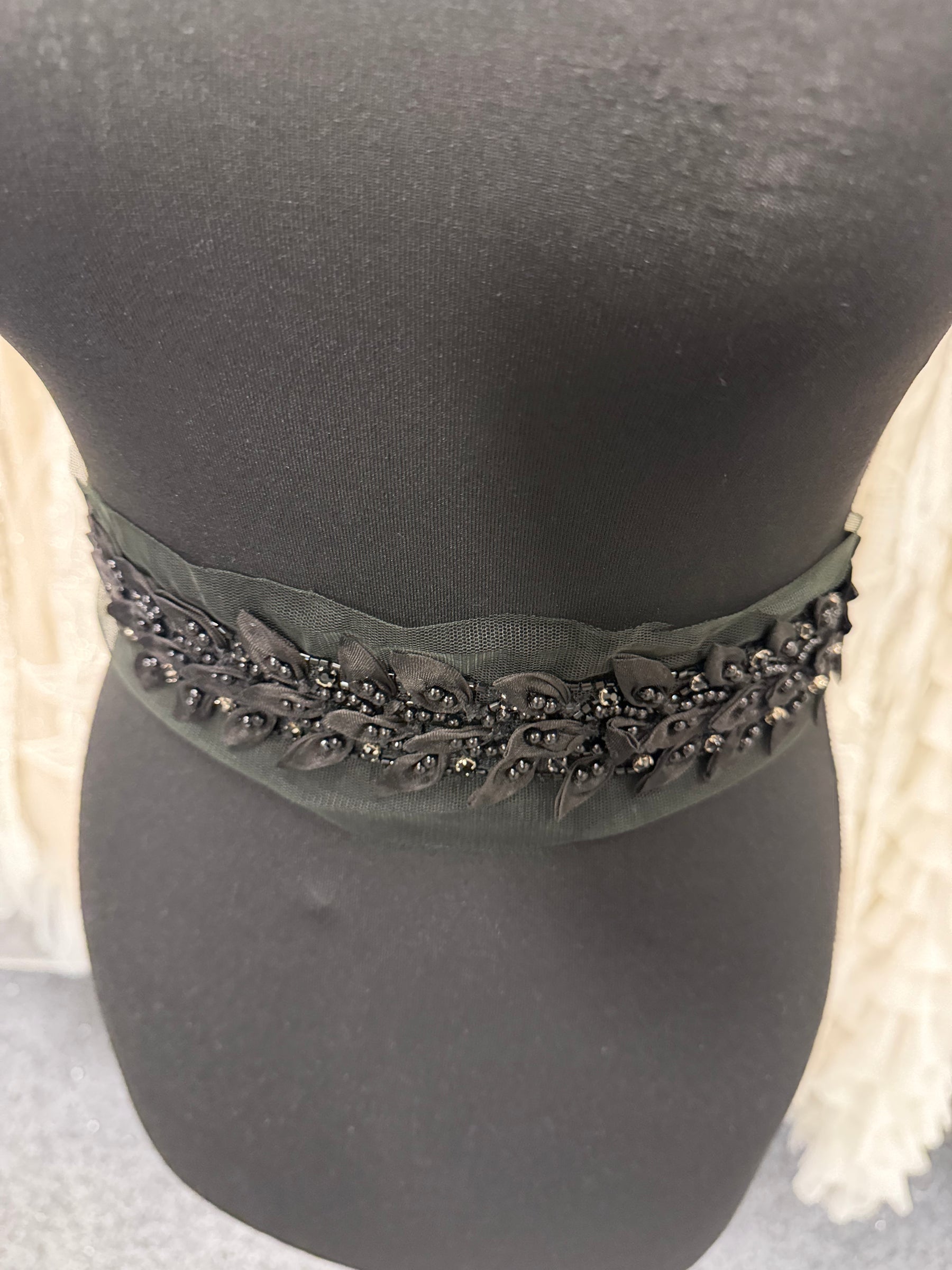 Bordure perlée en cristal noir - T802