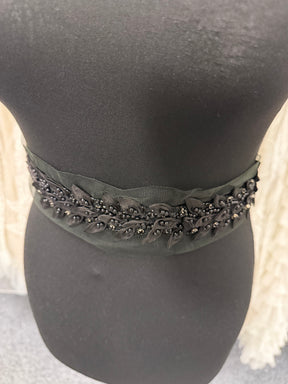 Bordure perlée en cristal noir - T802