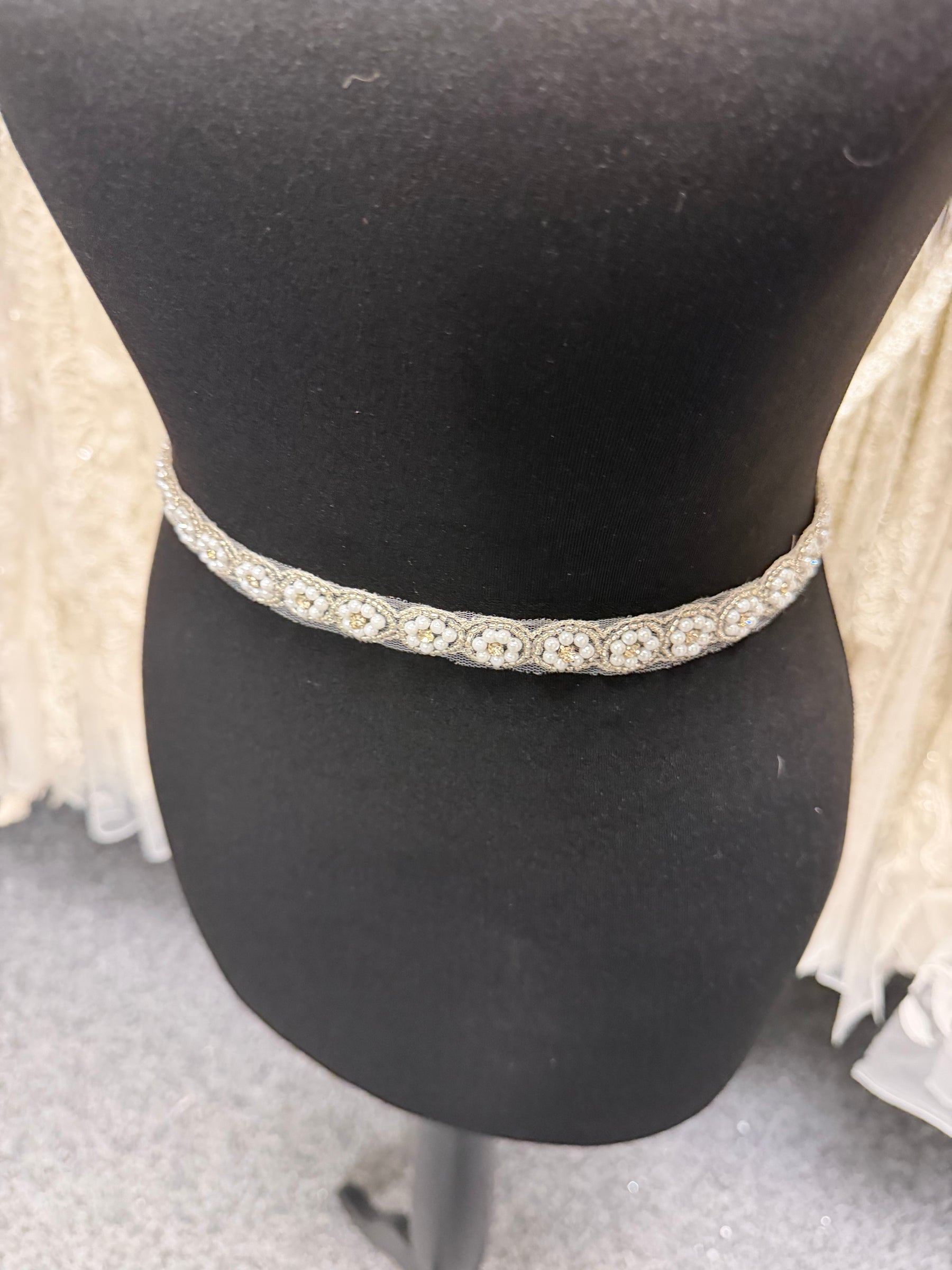 Bordure perlée en cristal - T821