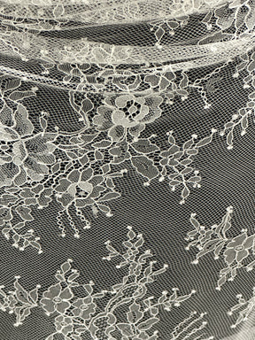 Dentelle Raschel ivoire - P223