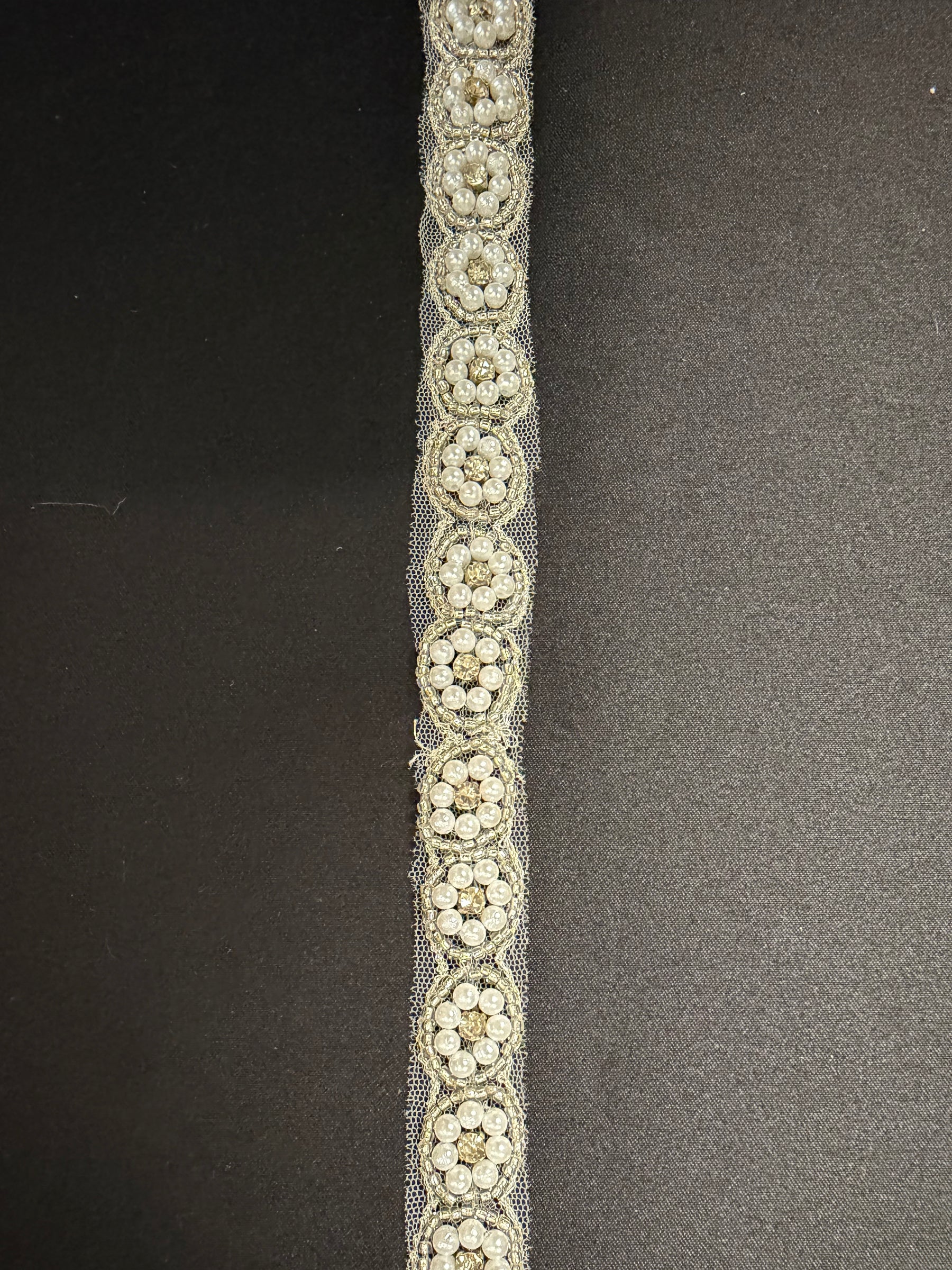 Bordure perlée en cristal - T821