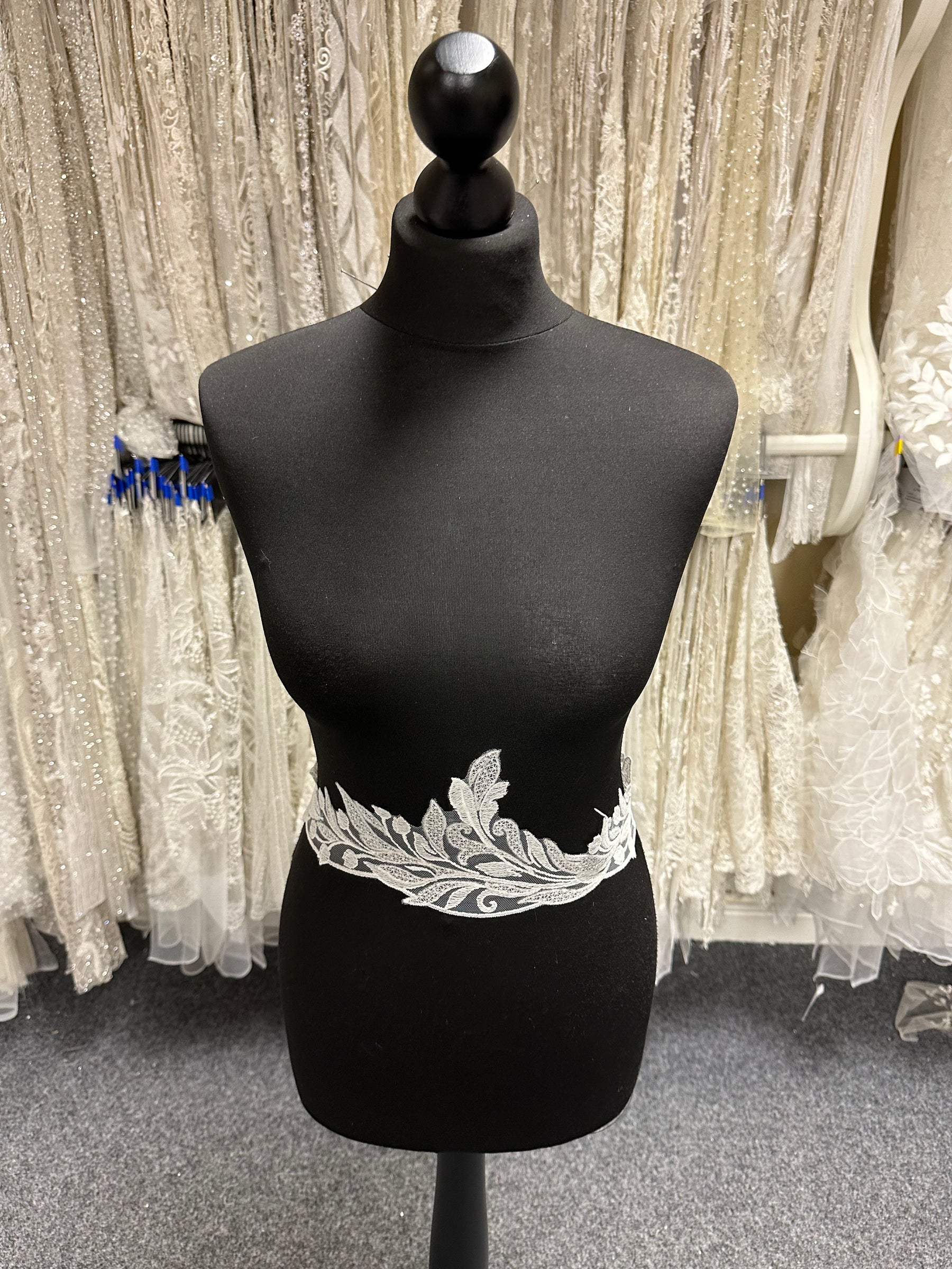 Bordure en dentelle à paillettes ivoire - EF3004