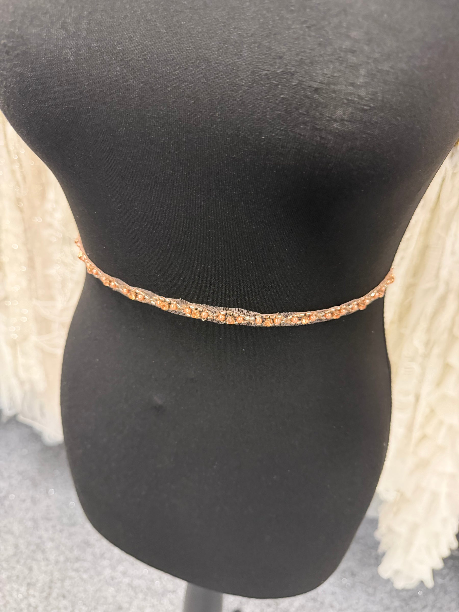 Bordure perlée en cristal or rose - T874
