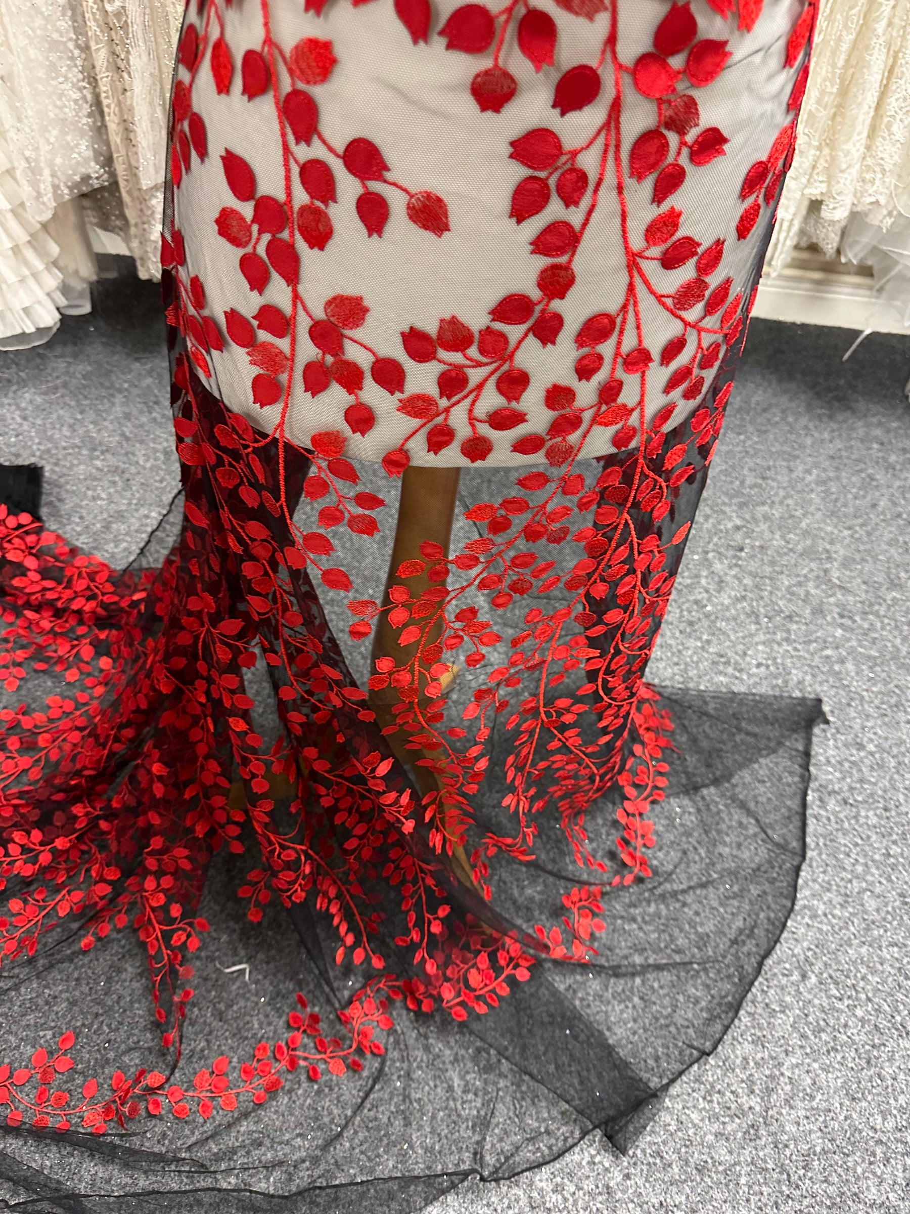 Dentelle brodée 3D rouge et noire - EB5034