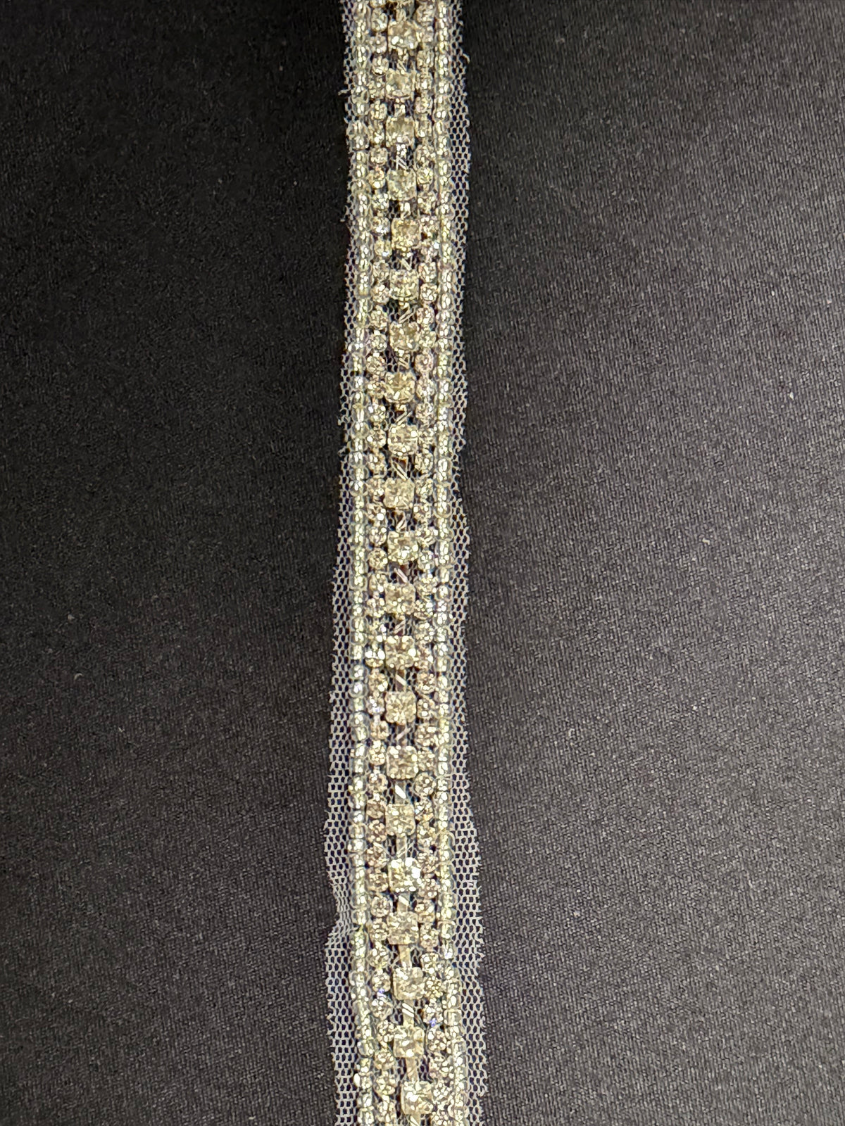 Bordure perlée en cristal - T724