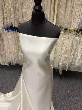 Satin duchesse en polyester ivoire pâle - P42