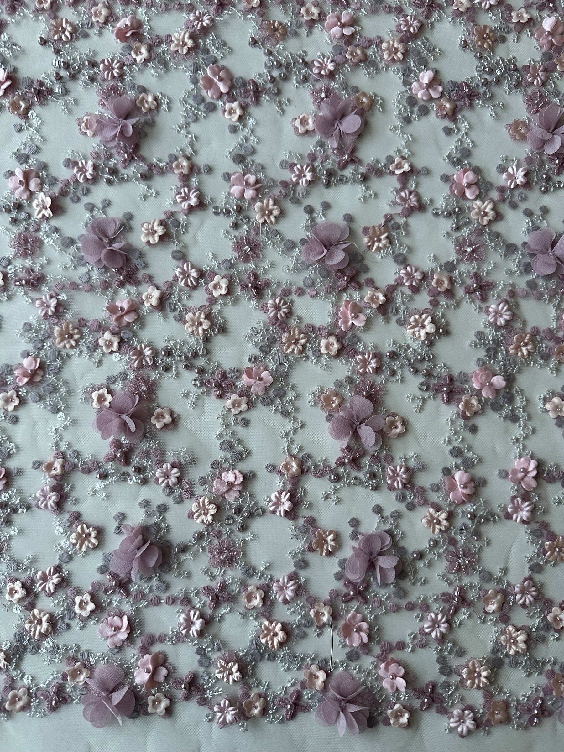 Dentelle rose brodée 3D - Savinder