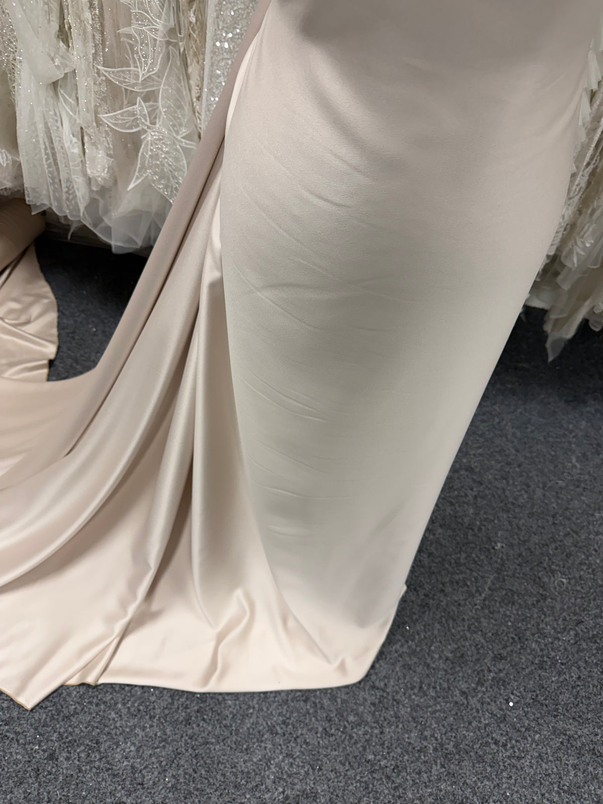 Crêpe satinée en polyester champagne - P60