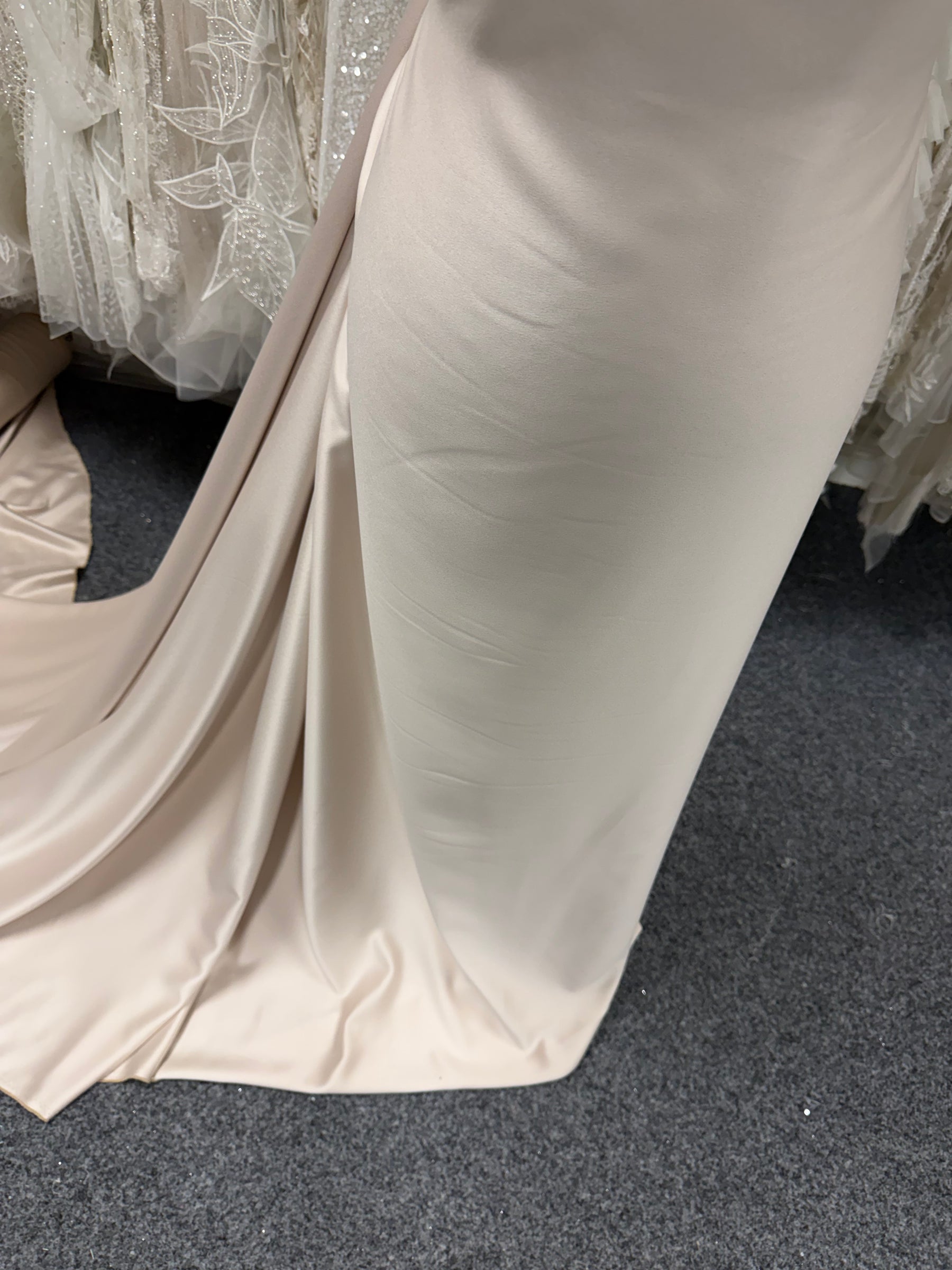 Crêpe satinée en polyester champagne - P60