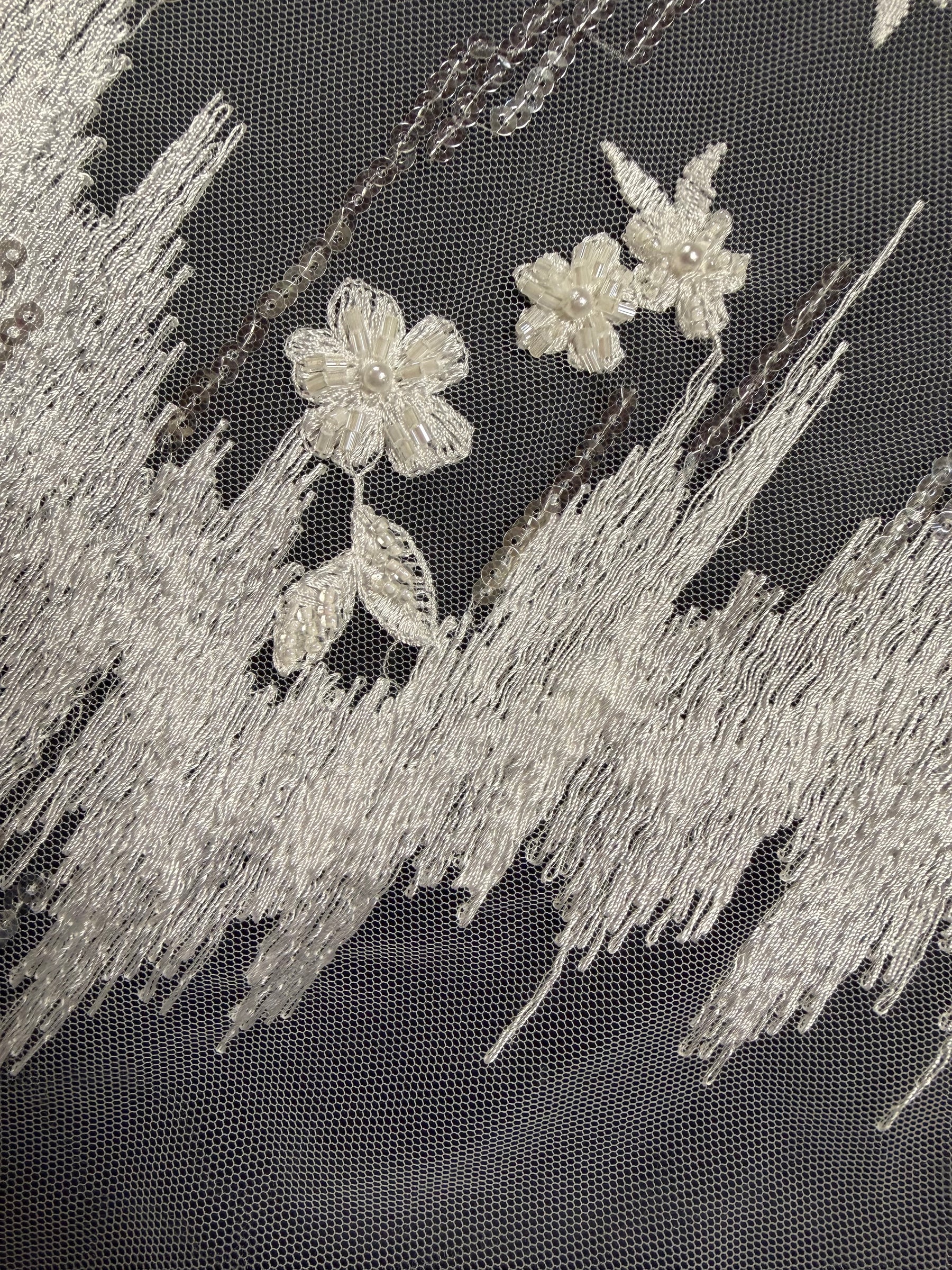 Tulle brodé de perles ivoire - EB1019