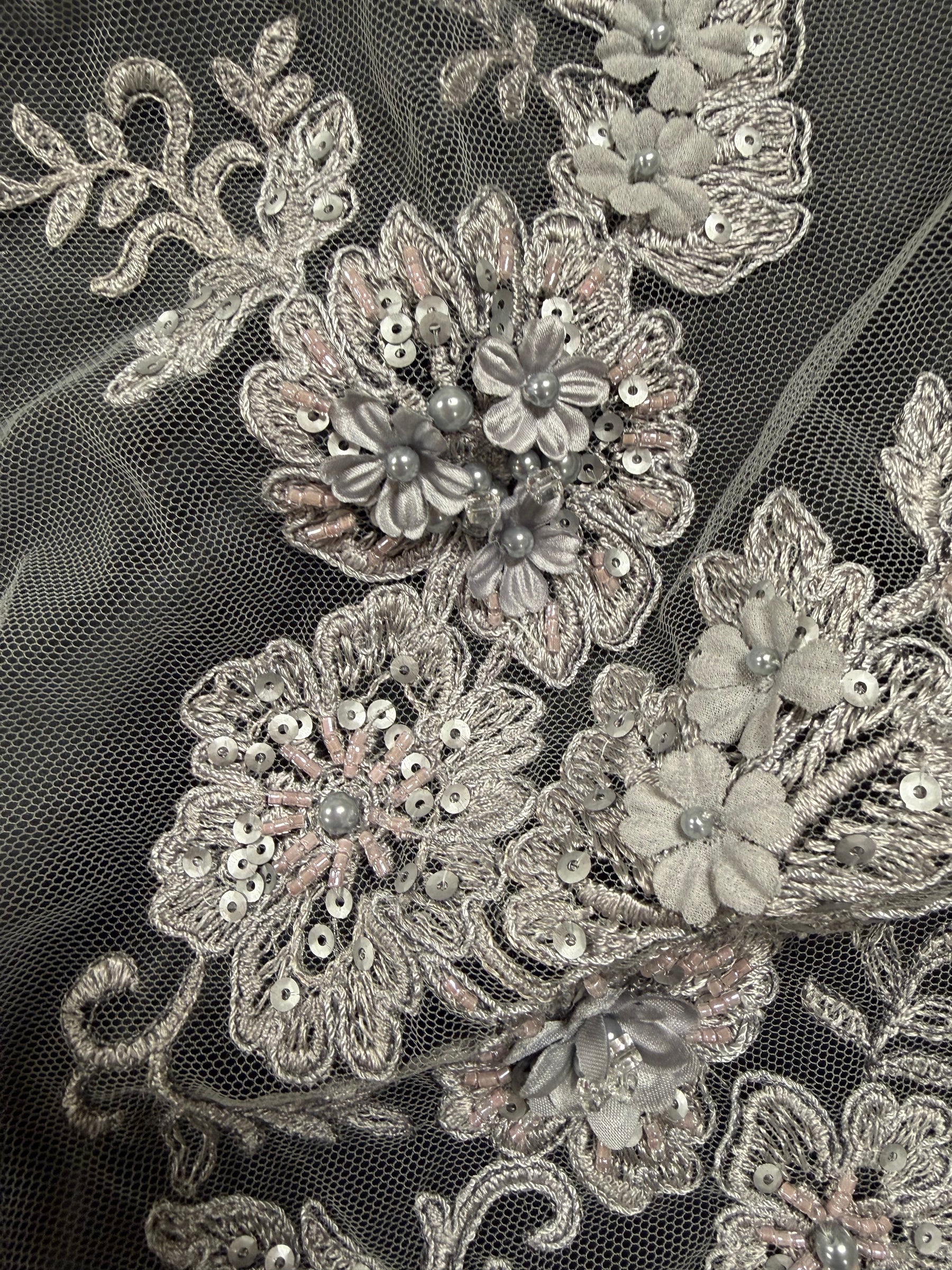 Tulle gris foncé brodé de perles en 3D - EB1030