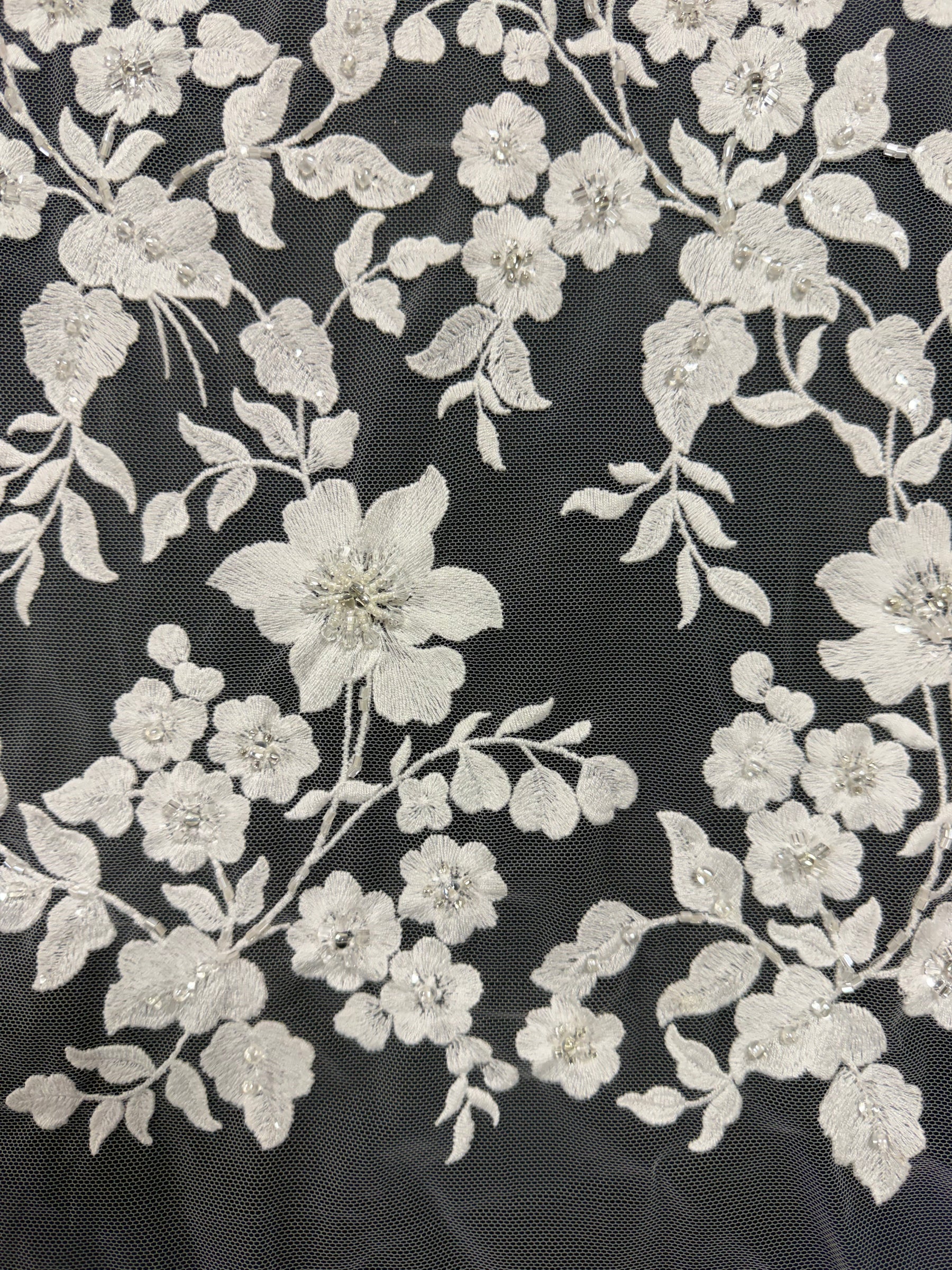 Tulle brodé de perles ivoire - EB1083
