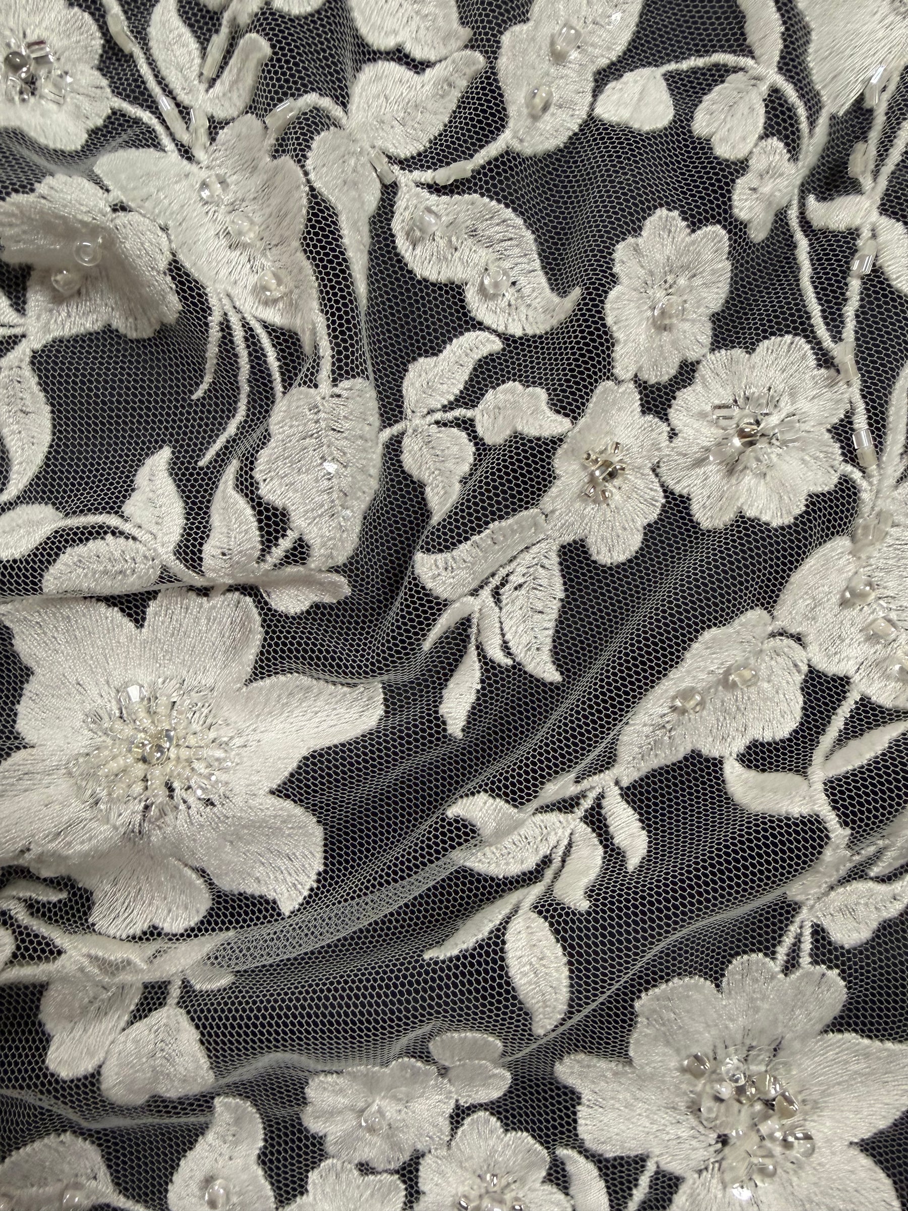 Tulle brodé de perles ivoire - EB1083
