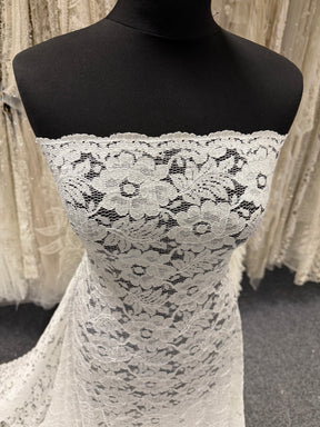 Dentelle florale ivoire pâle - P199