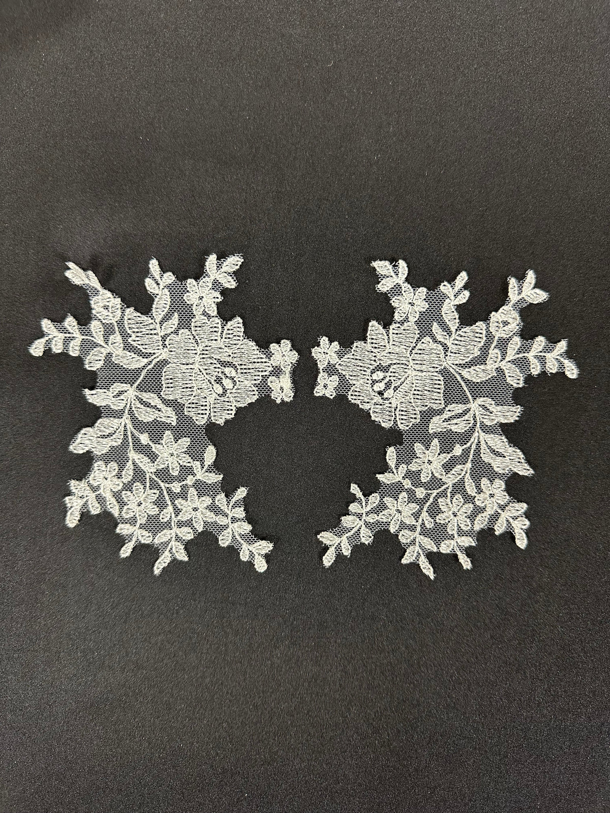 Appliques en dentelle ivoire ornées - MT8004