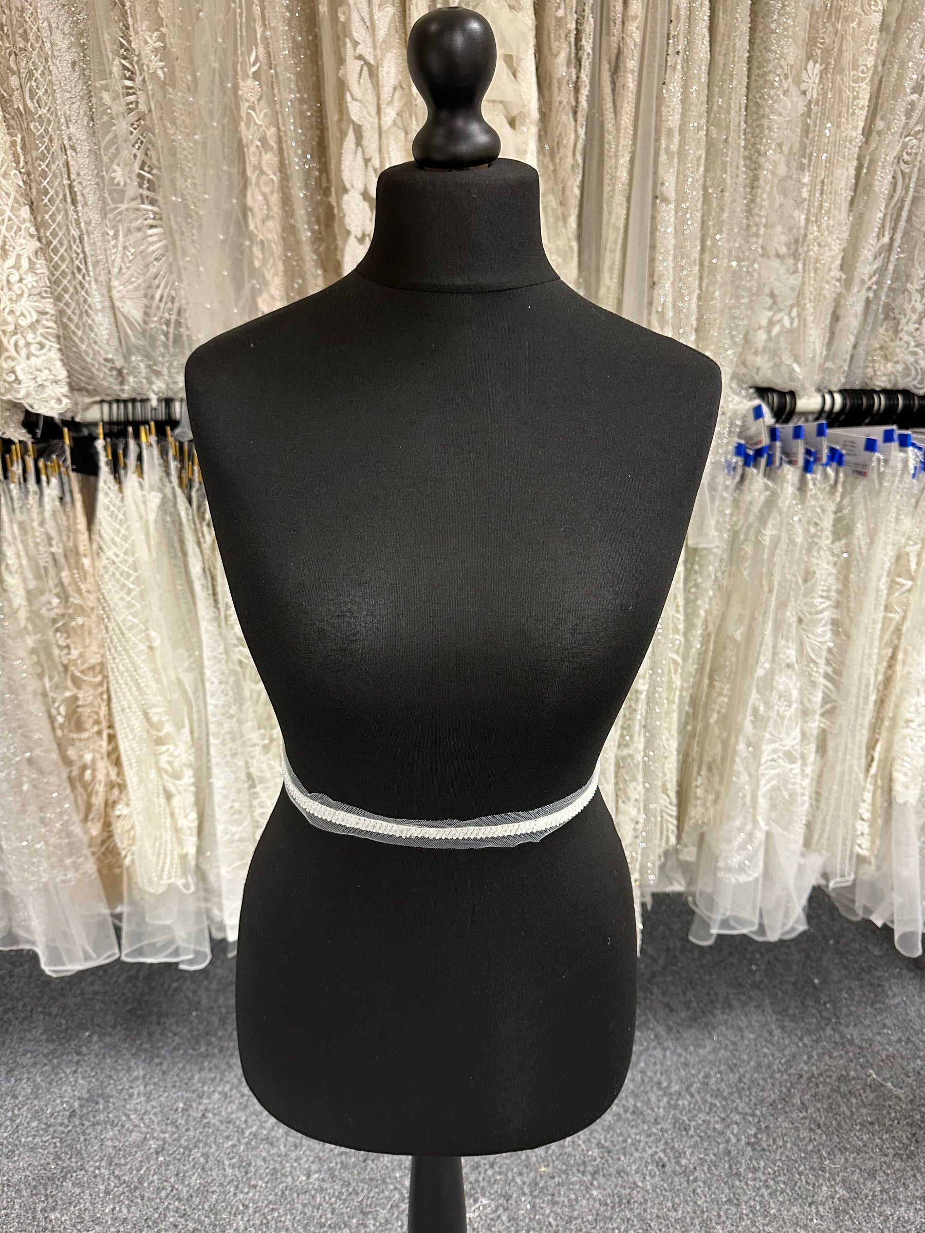 Bordure de robe ivoire perlée - EH2002