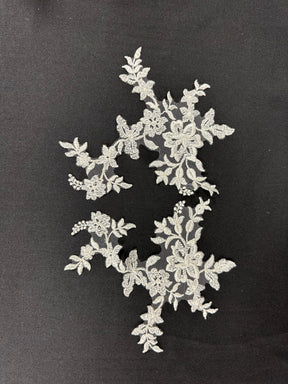 Appliques en dentelle ivoire ornées - T326
