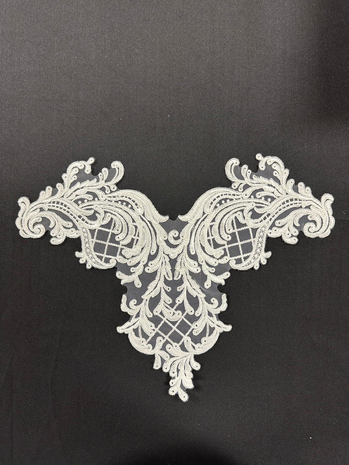 Applique en dentelle cordée ivoire grand format - T799