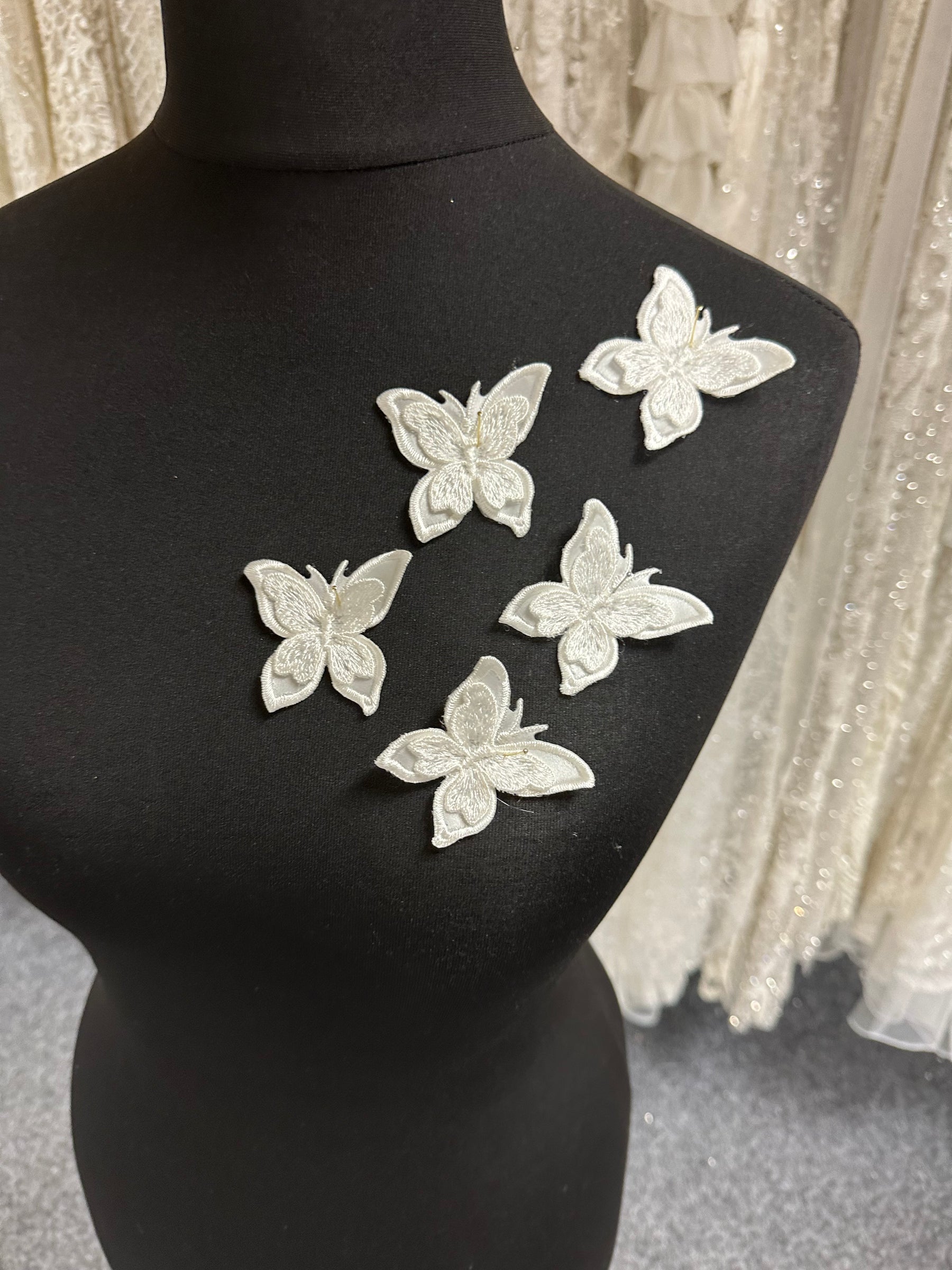 Applique papillon ivoire - T768