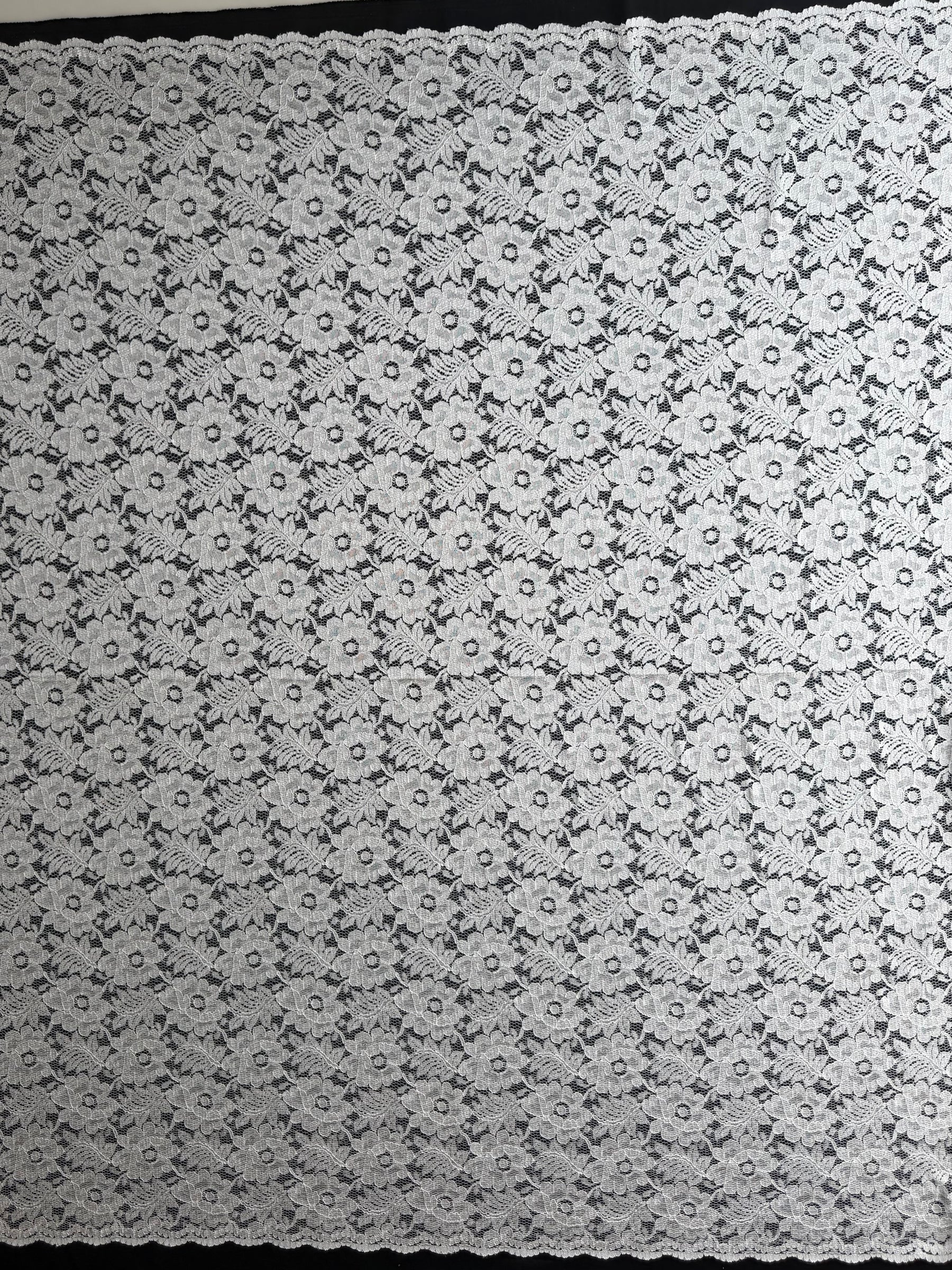 Dentelle florale ivoire pâle - P199