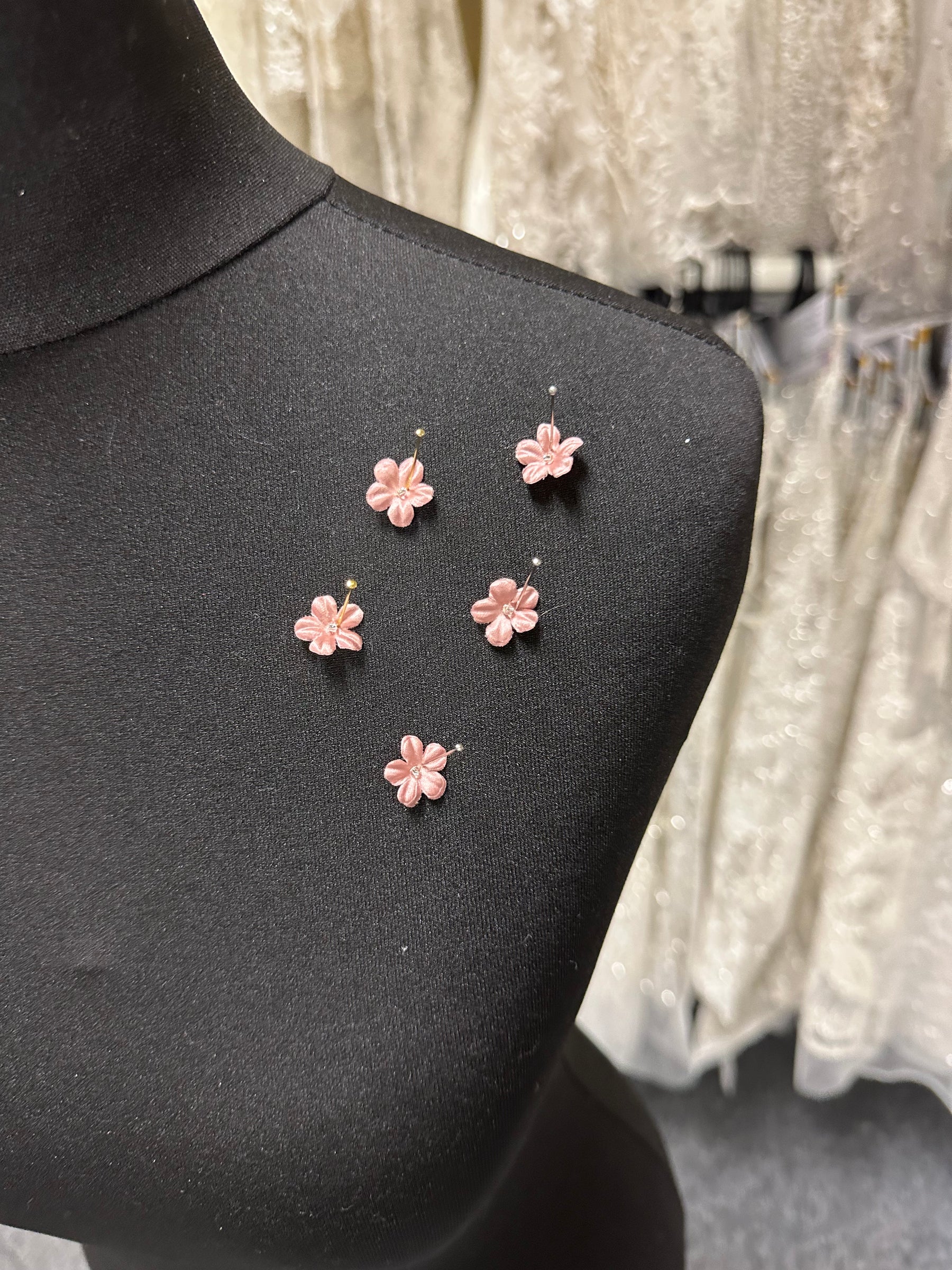 Fleurs découpées au laser rose clair - M11 (Sachet de 144)