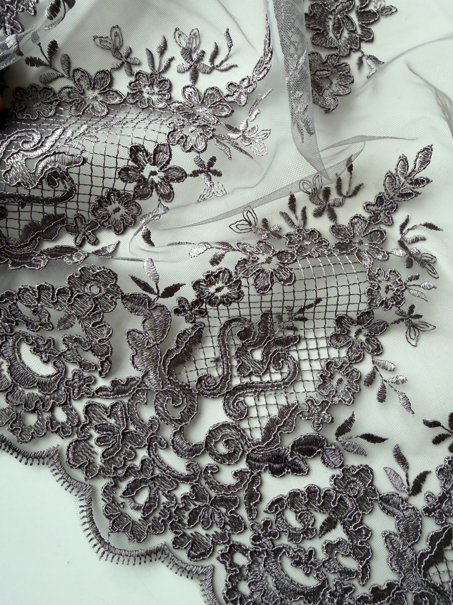 Dentelle Cordonnée Gris Taupe - LA7009
