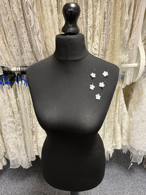 Fleurs blanches découpées au laser - M11 (Sachet de 144)