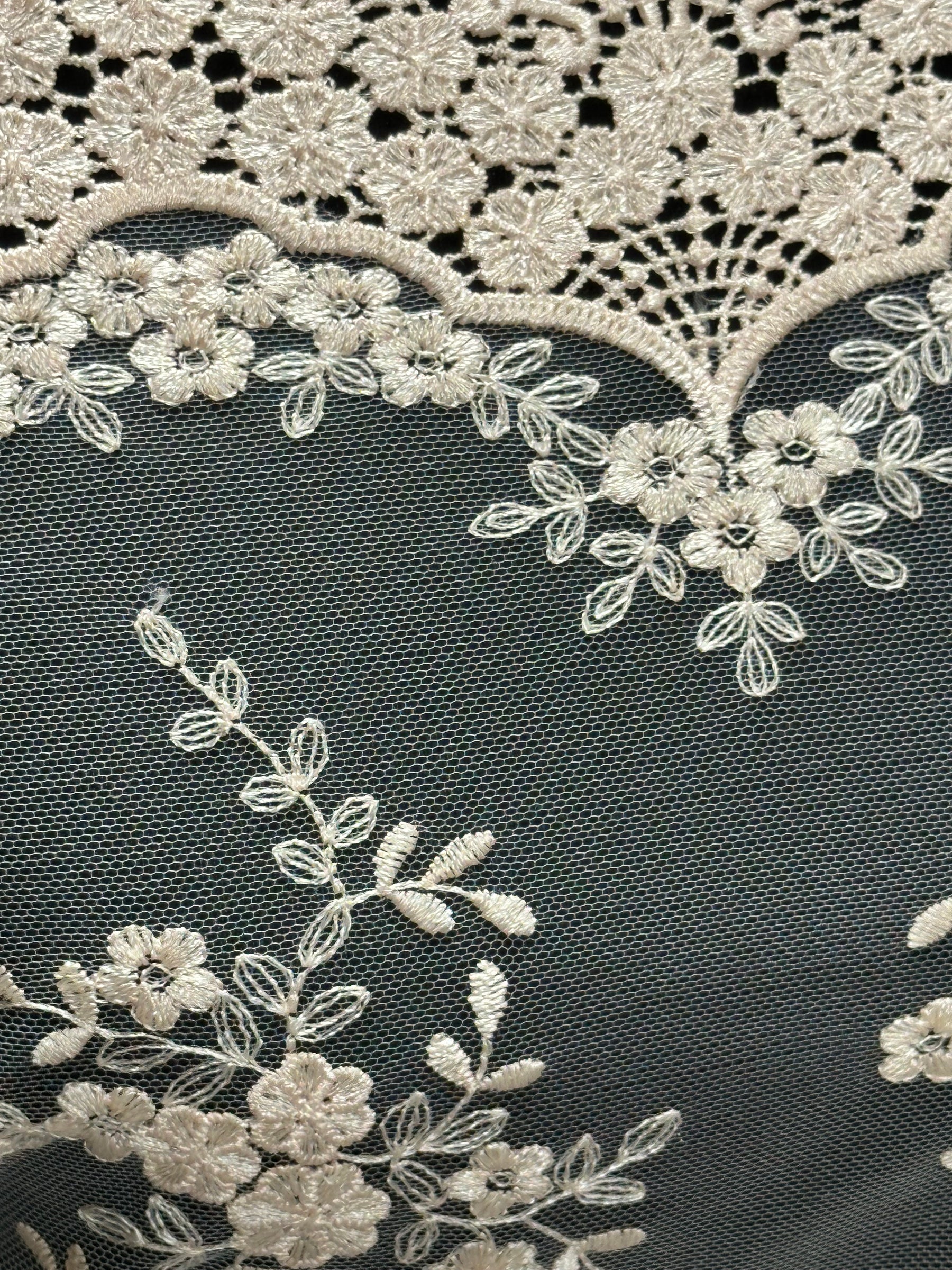 Dentelle brodée saumon clair - Kirsty