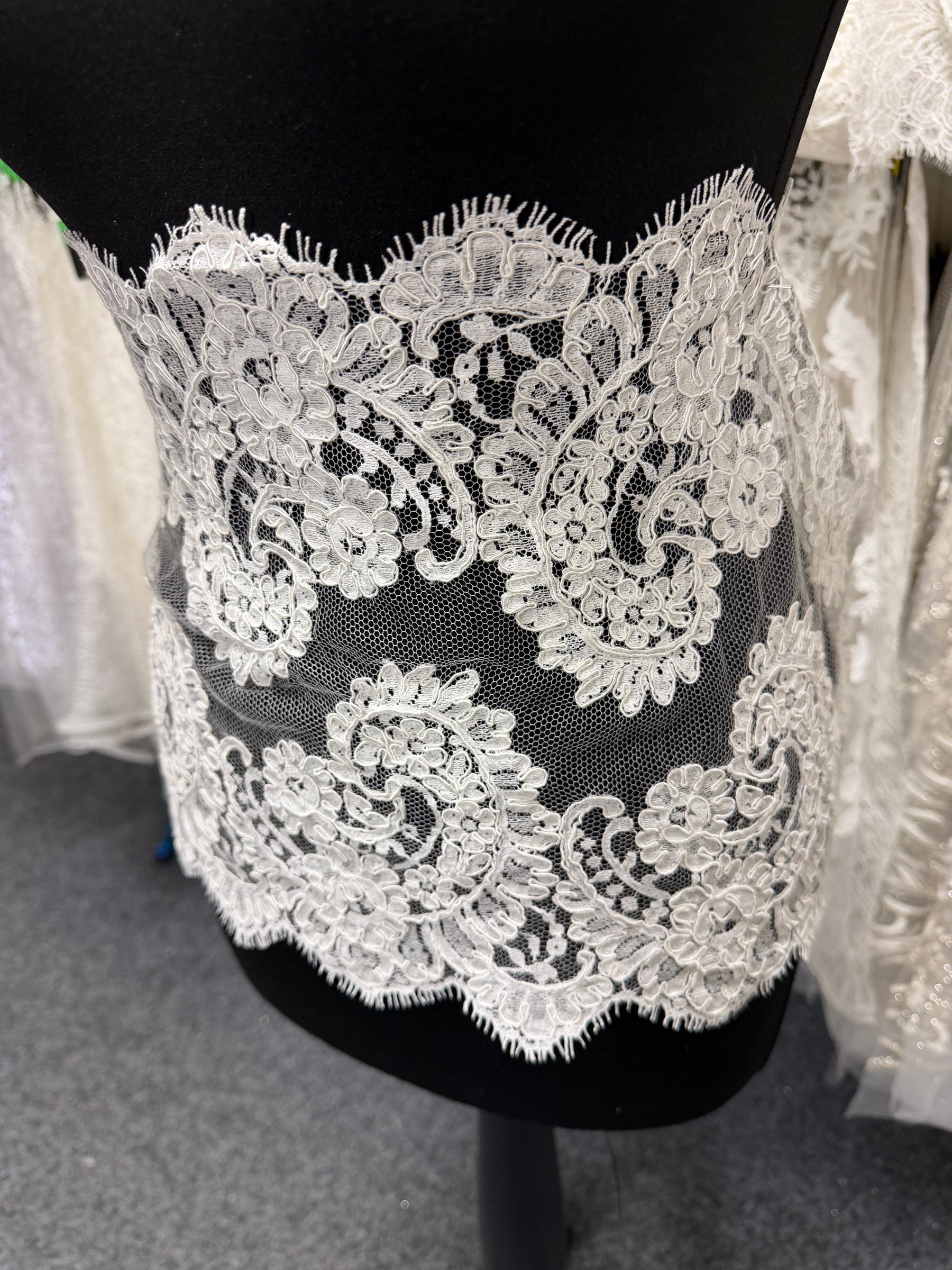 Ivory Corded Chantilly Lace Trim – Sudaba