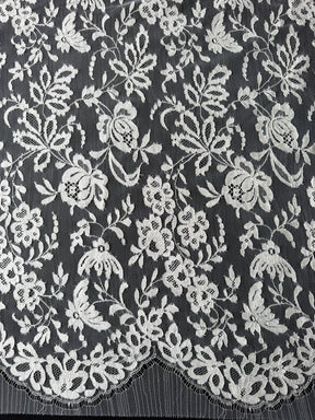 Dentelle de Chantilly ivoire - P182