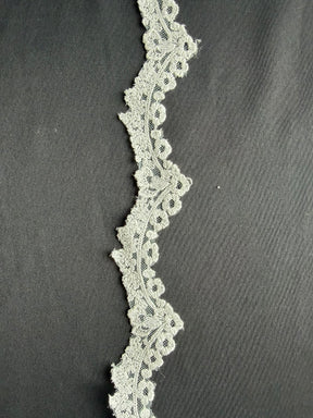 Galon en dentelle brodé ivoire - T744
