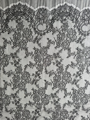 Dentelle Chantilly noire - P725