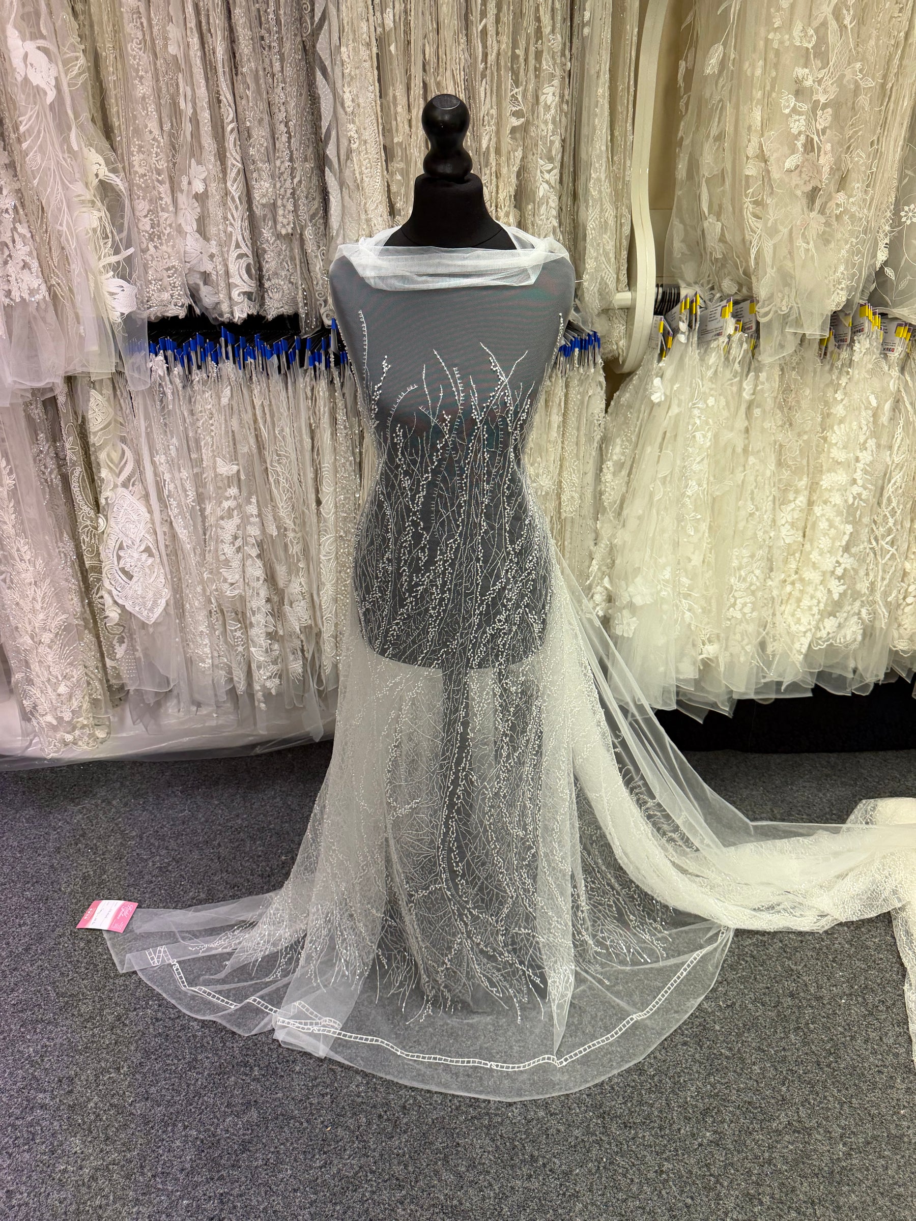 Tulle brodé de perles ivoire - EB1065
