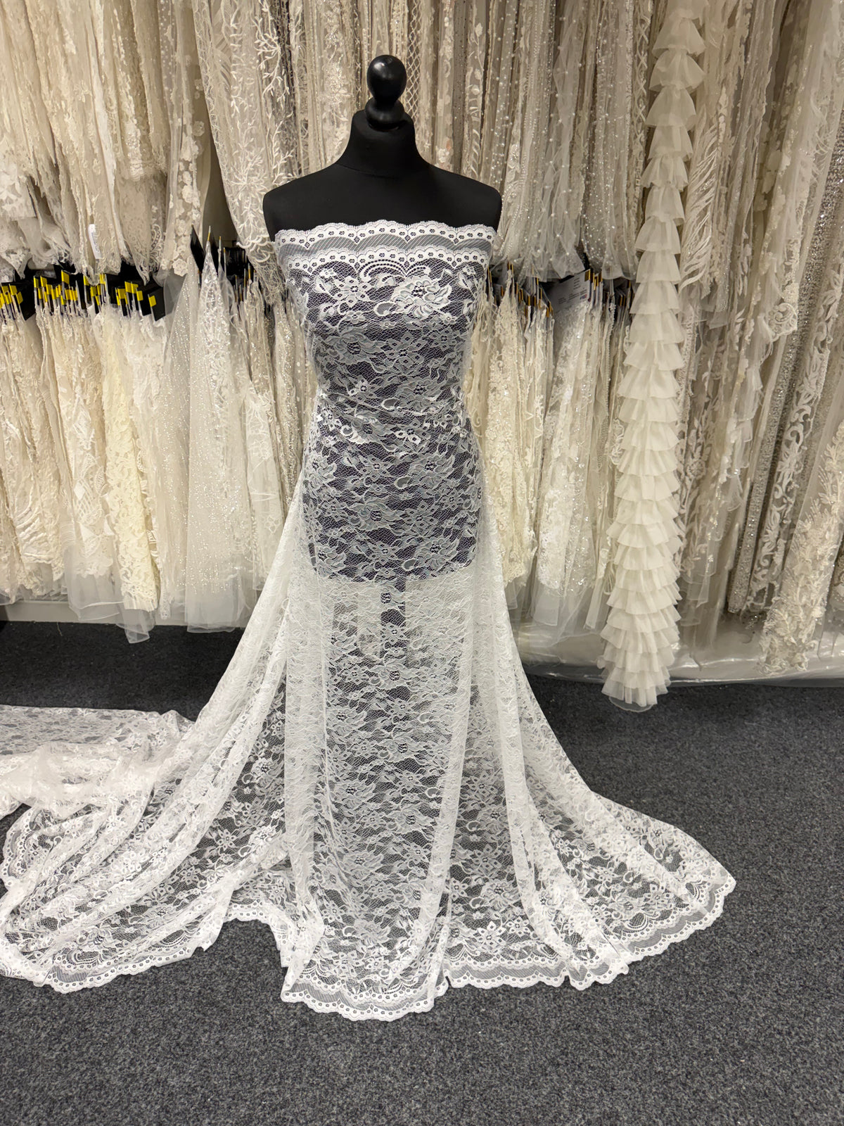 Ivory Raschel Lace - P222