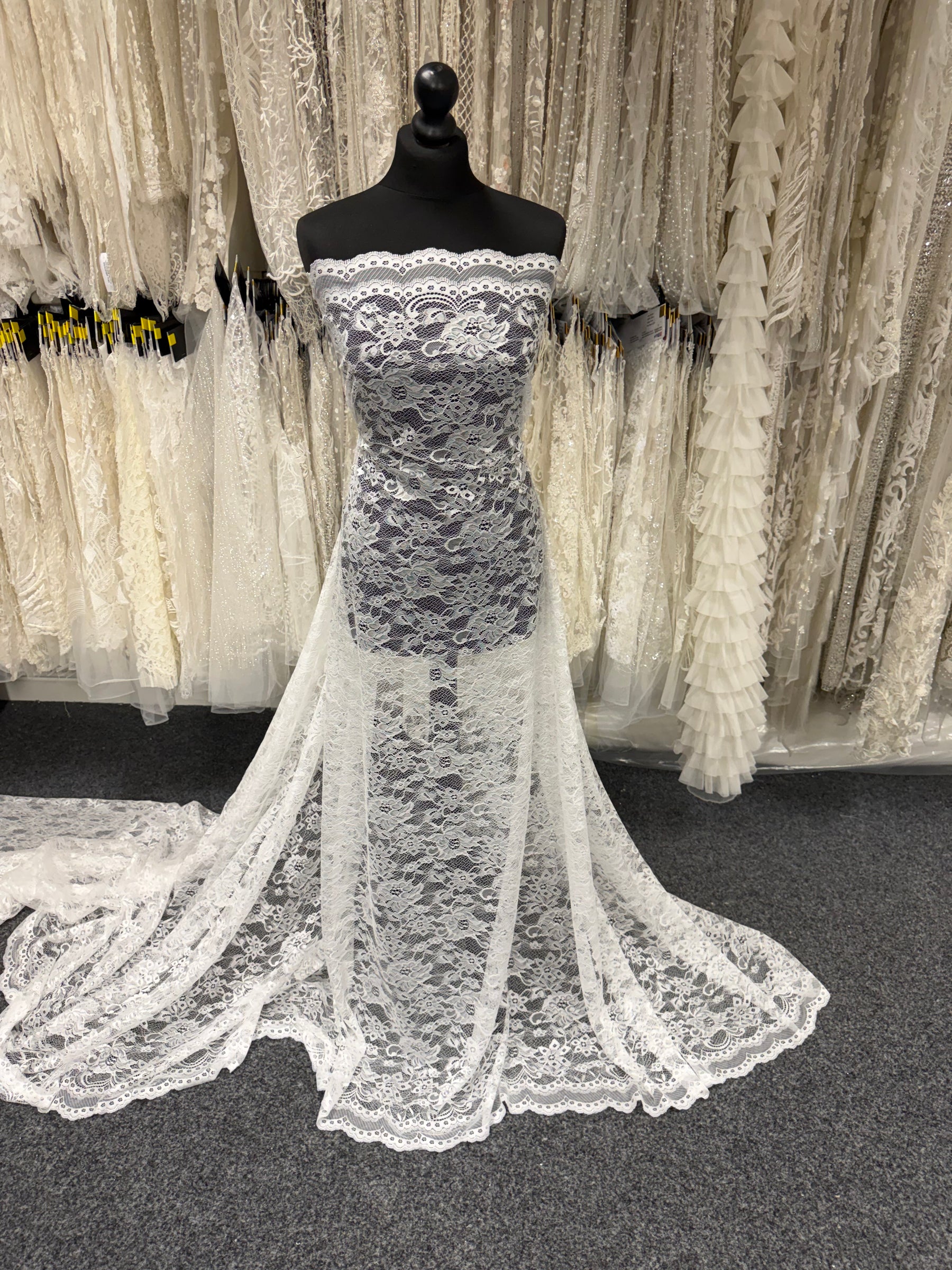 Ivory Raschel Lace - P222