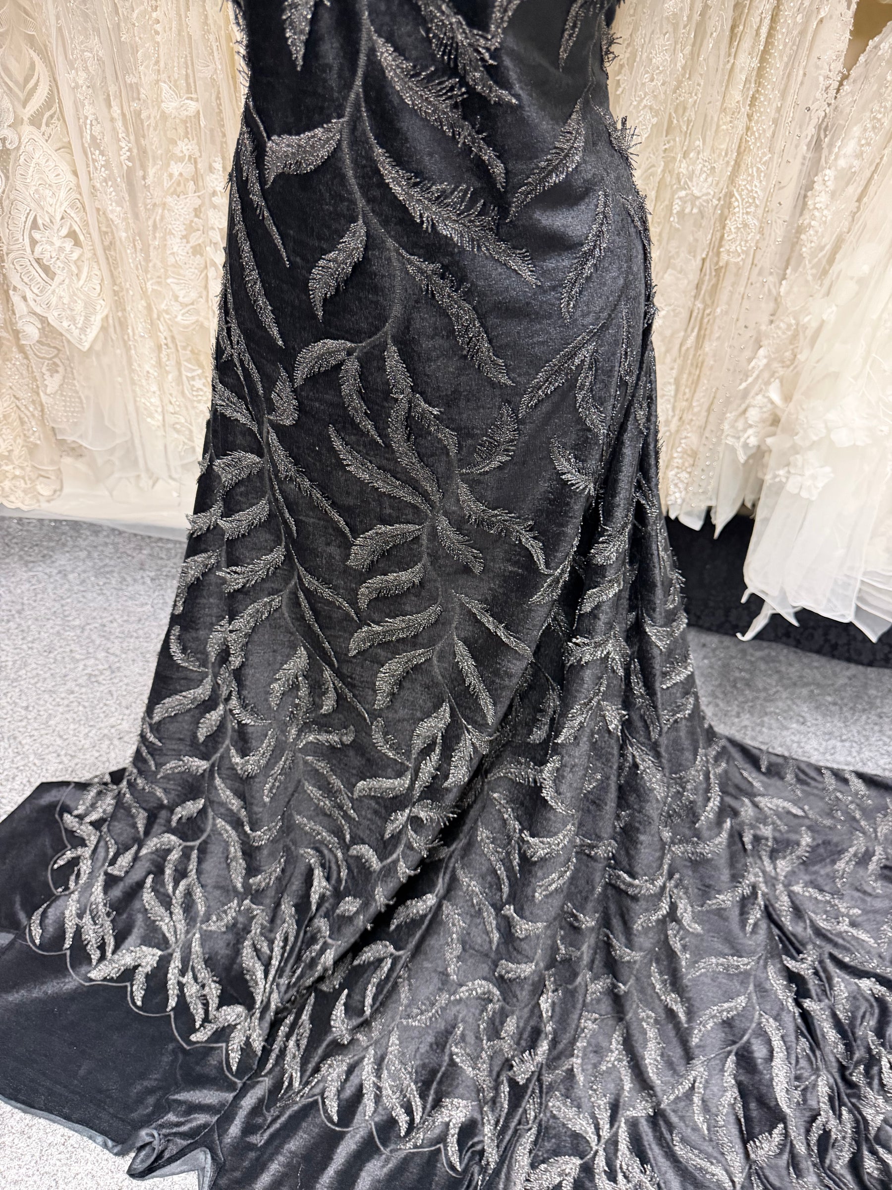 Velours noir brodé - EB6004