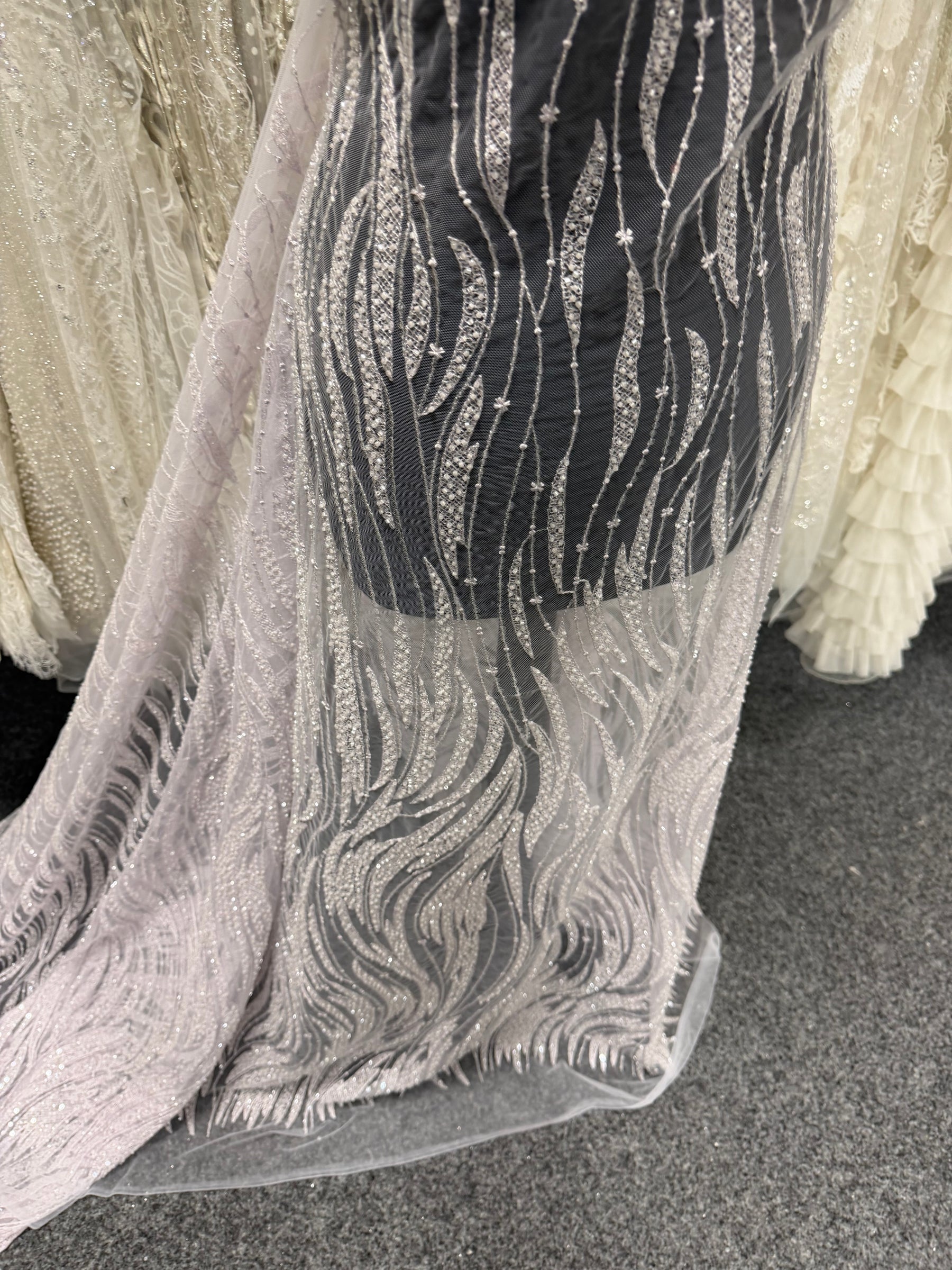 Tulle brodé de perles lavande - EB1068
