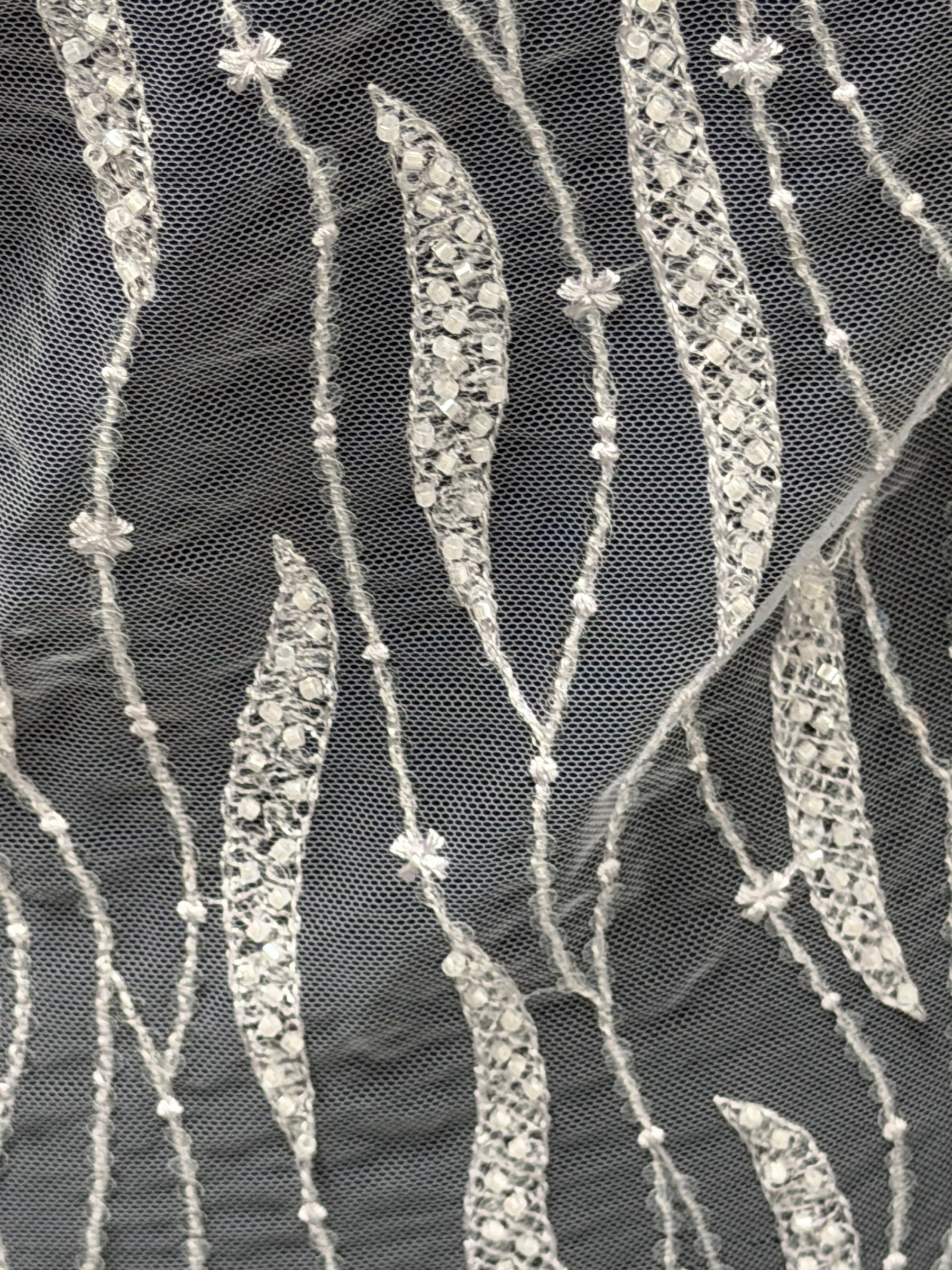 Tulle brodé de perles lavande - EB1068