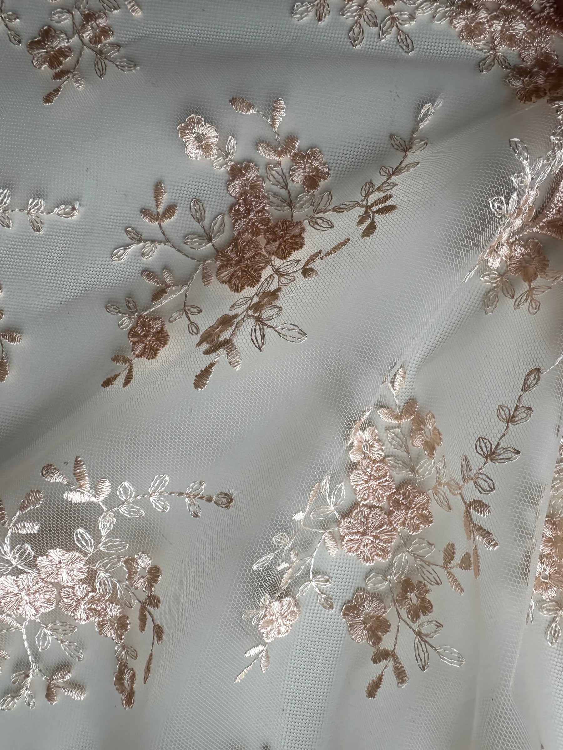 Dentelle brodée saumon clair - Kirsty