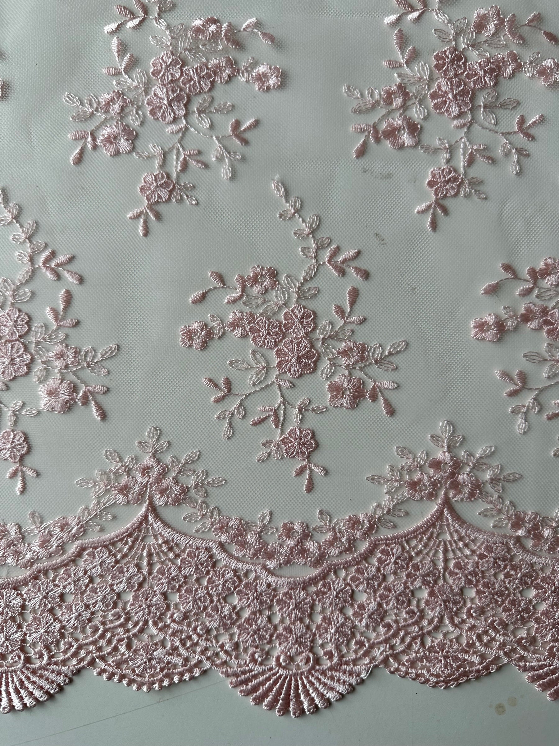 Dentelle brodée rose pâle - Kirsty