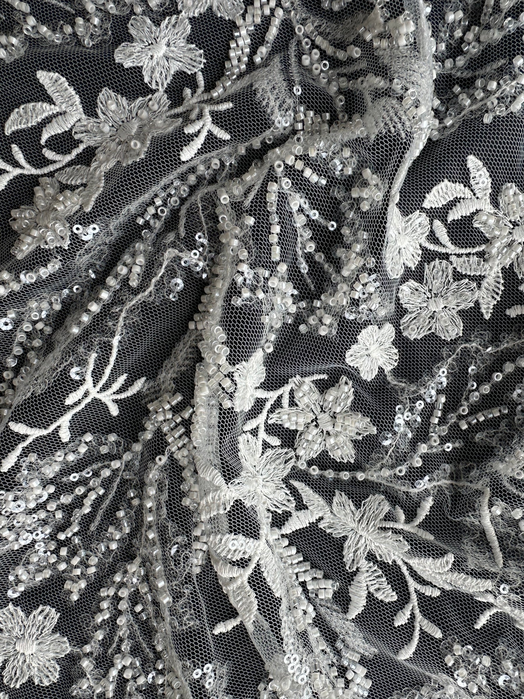 Dentelle brodée de perles ivoire - EB1099