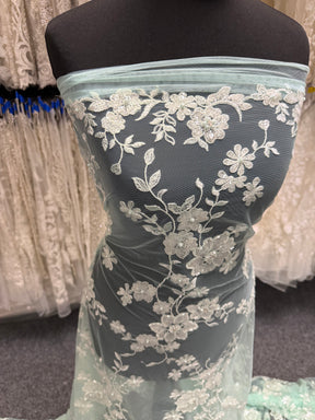 Tulle vert clair brodé de perles - EB1090