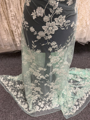 Tulle vert clair brodé de perles - EB1090