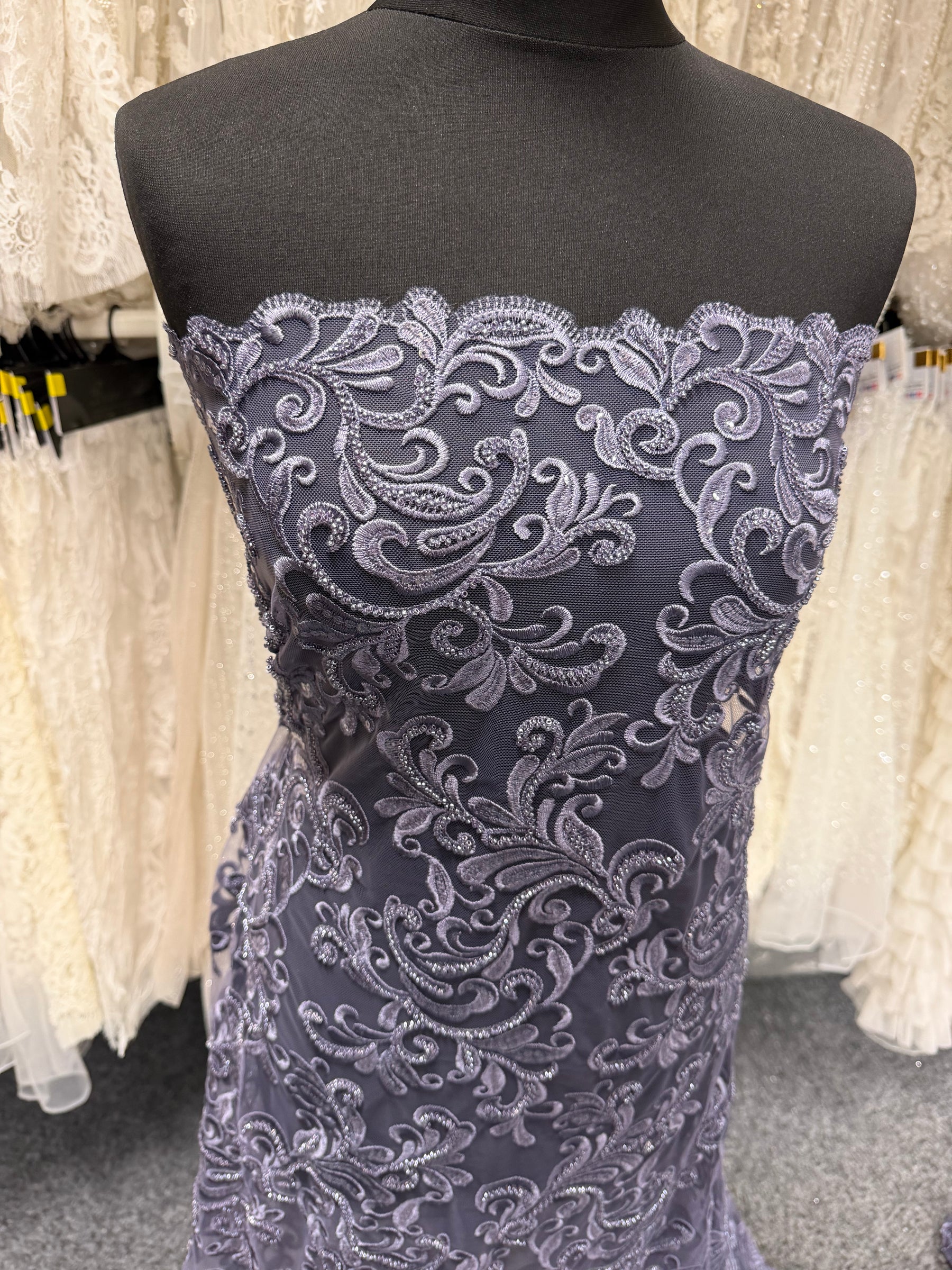 Tulle brodé de perles indigo - EB1069